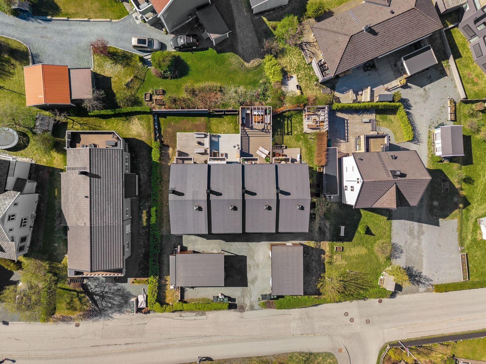 Dronefoto over eiendommen. Galleribilde