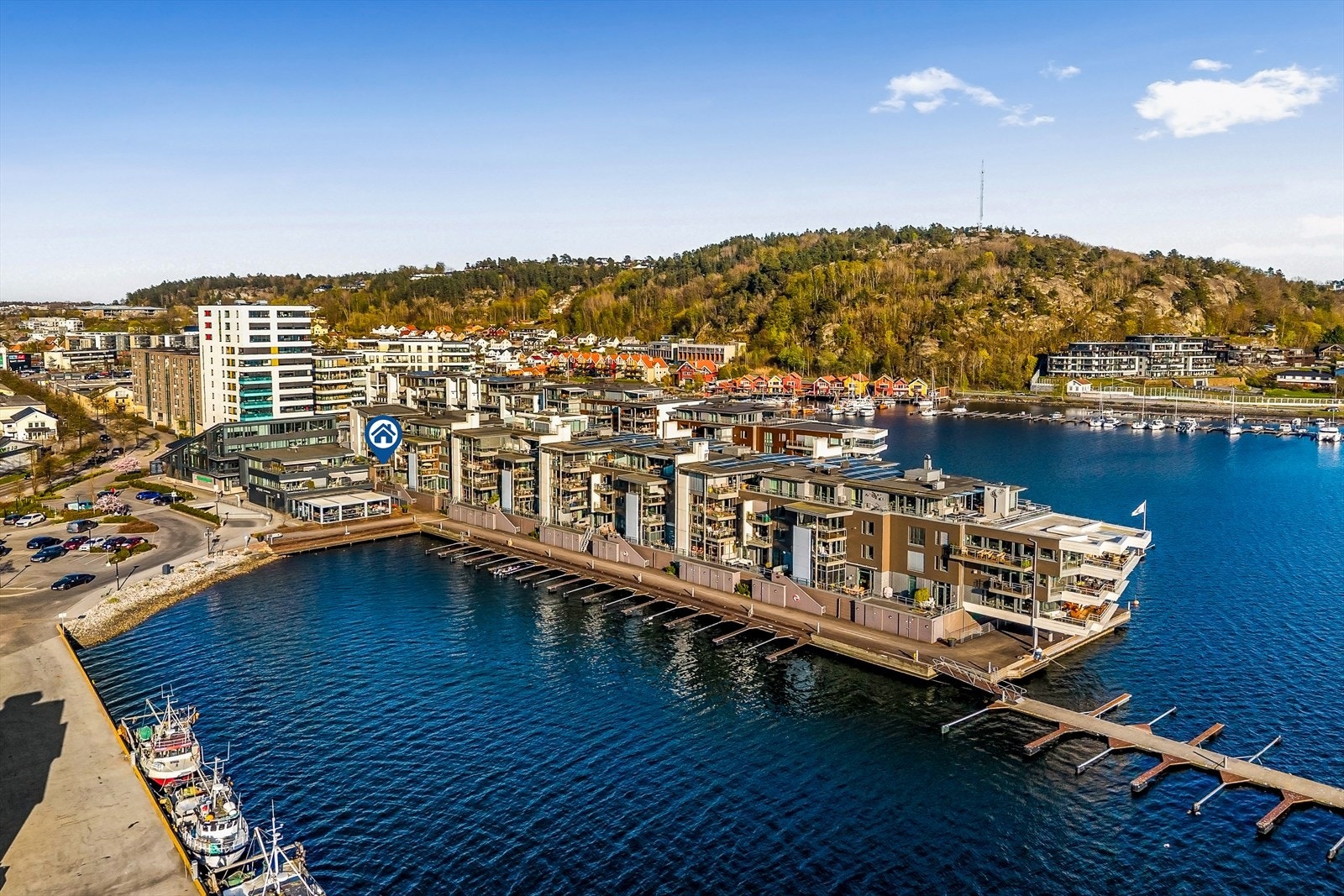 Herfra er det enkel adkomst til E18 og Sandefjord lufthavn Torp. Velkommen til visning! Galleribilde