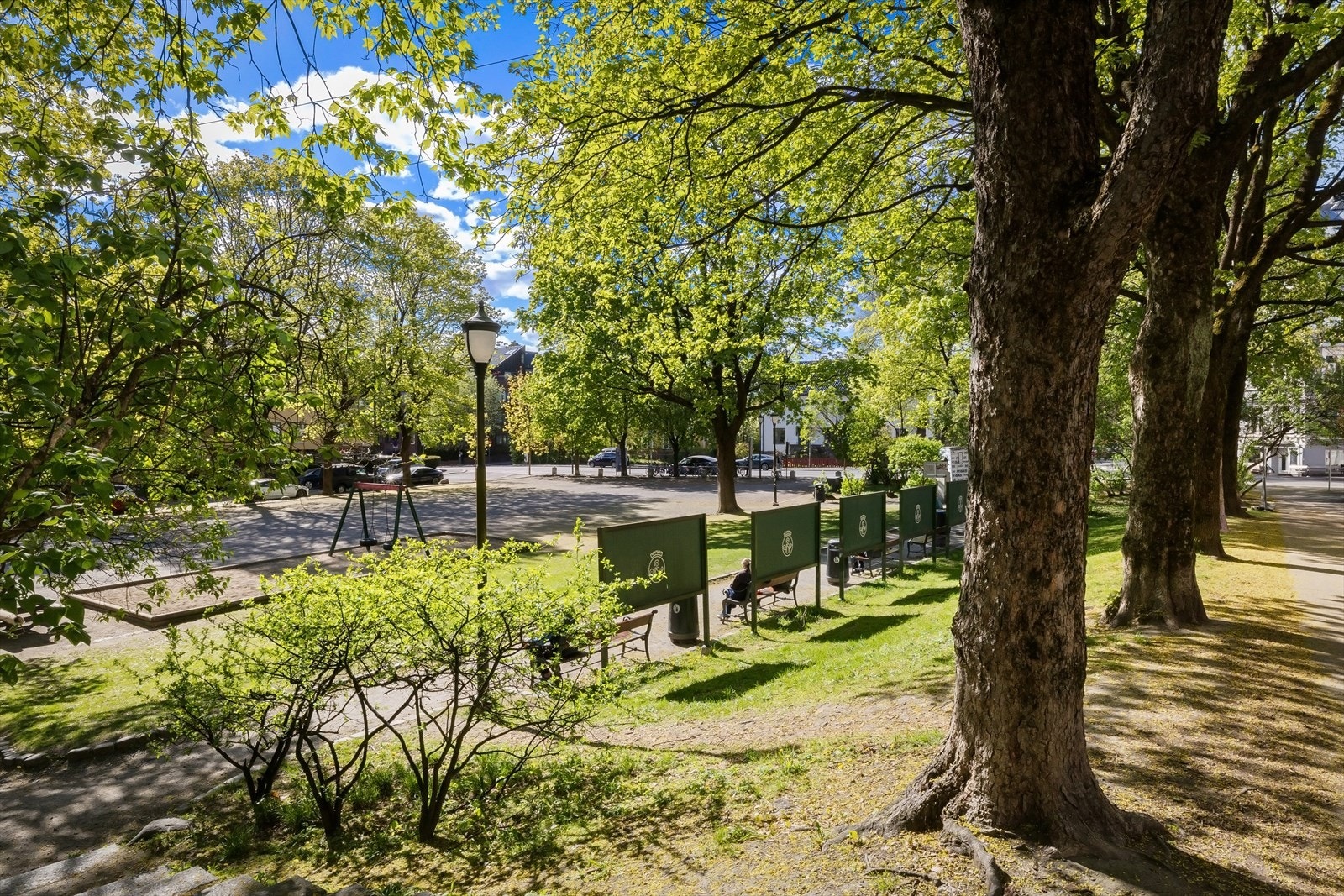 De grønne omgivelsene gir en følelse av ro, samtidig som du bor midt i byen. Galleribilde
