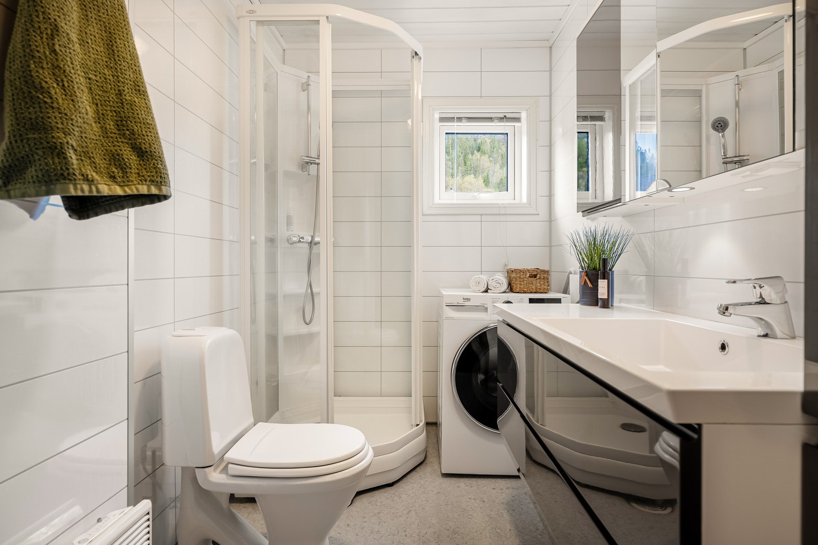 Badet ble renovert i 2012 og fremstår i bra stand Galleribilde