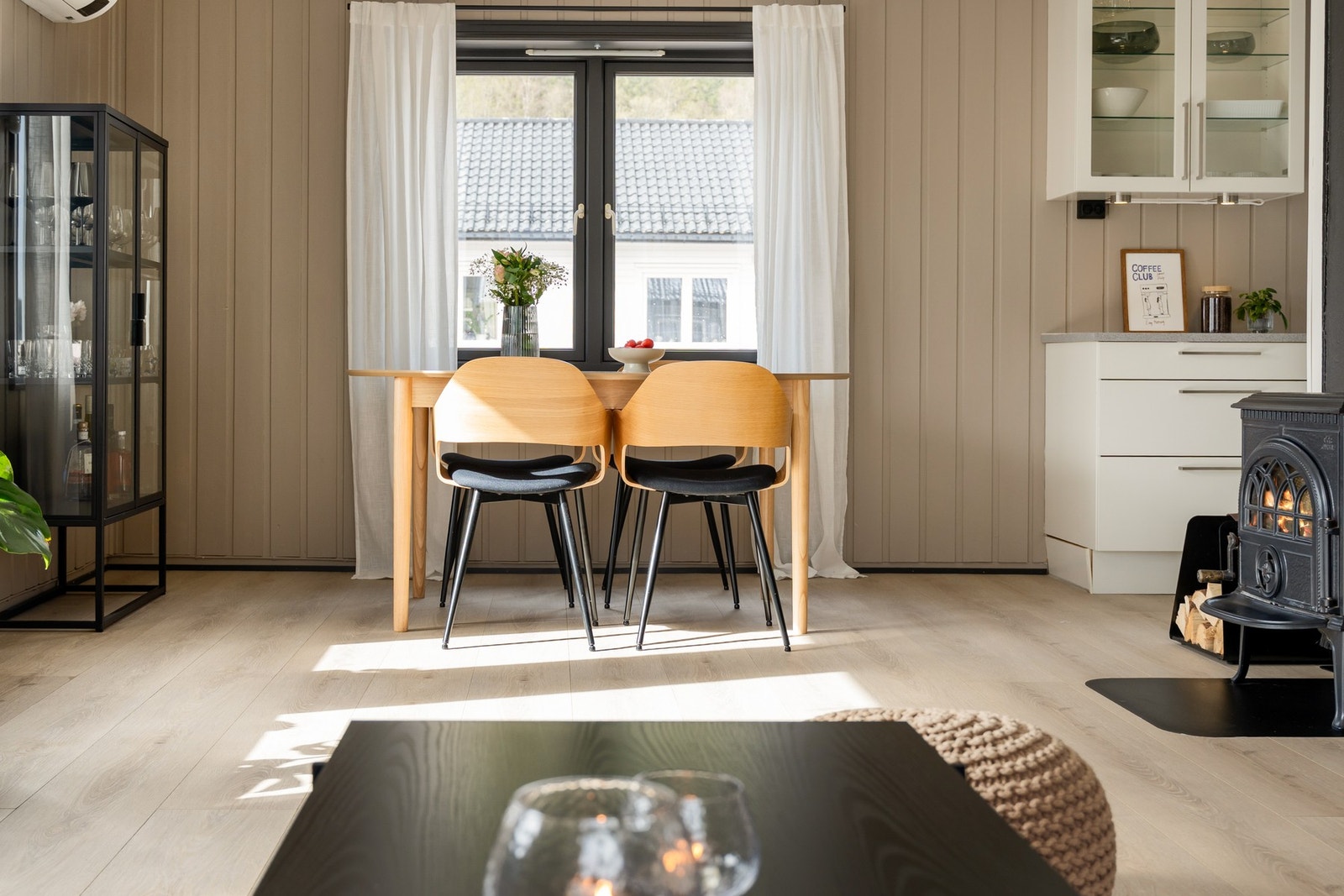Her får du en bolig med gjennomgående god standard og mulighet for å flytte rett inn. Galleribilde