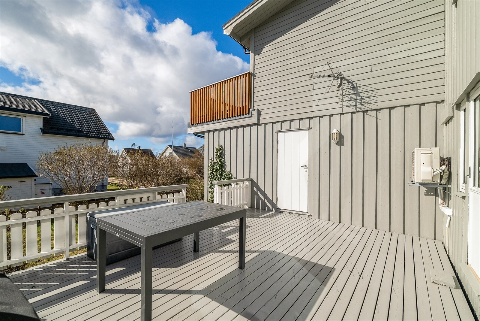 Her er det god plass til utemøbler og grill. Galleribilde