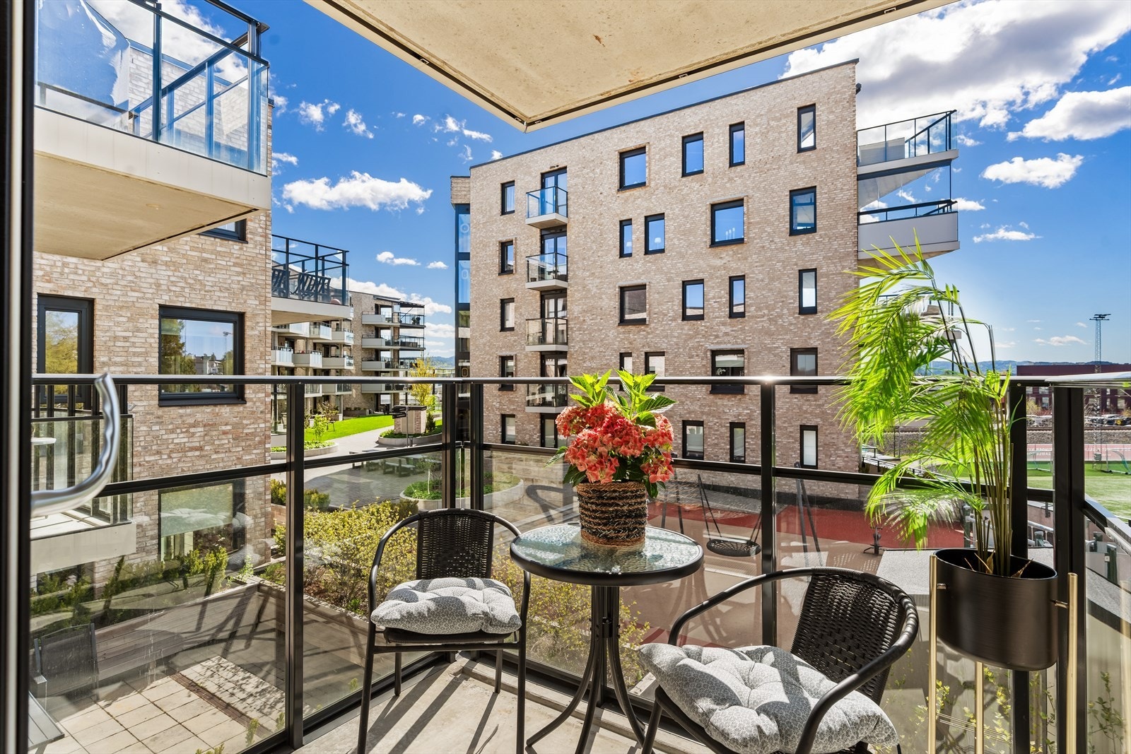 Sydvestvendt balkong på 4 kvm. Galleribilde