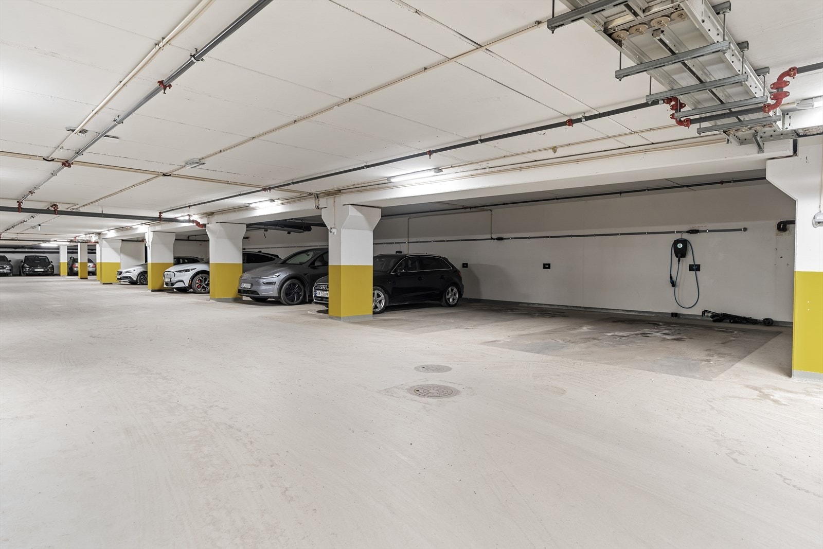 Det følger med garasjeplass med elbillader. Galleribilde