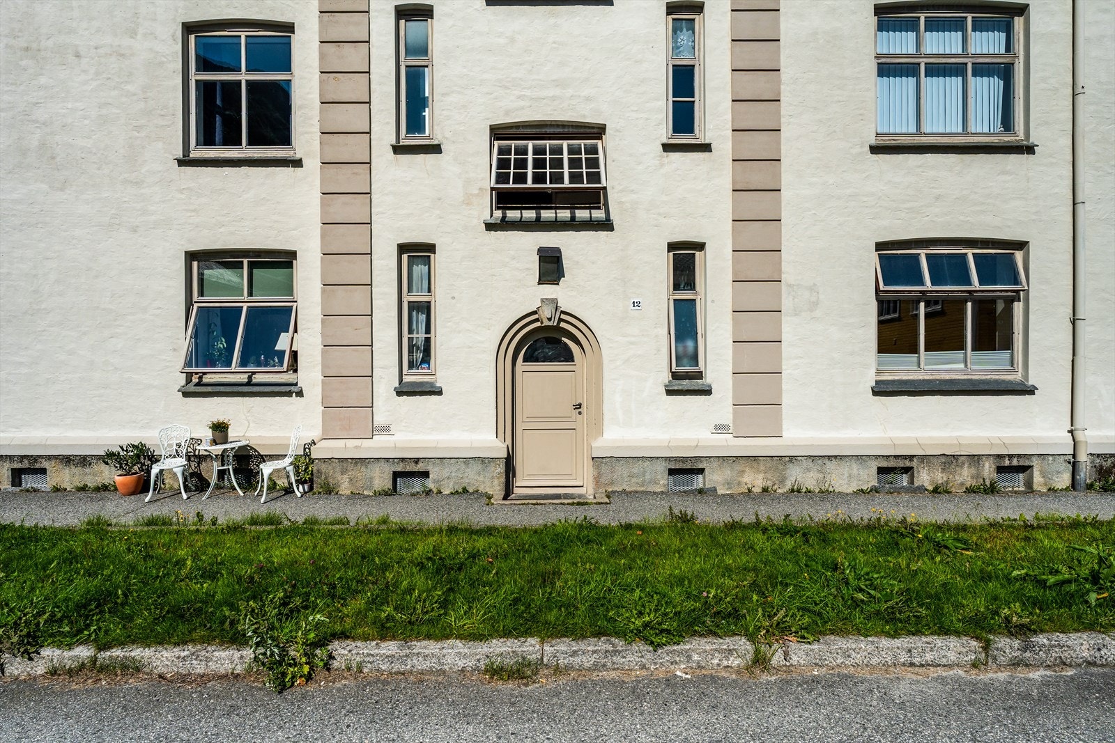 Leiligheten har en svært sentral beliggenhet midt i Odda sin kjerne! Galleribilde