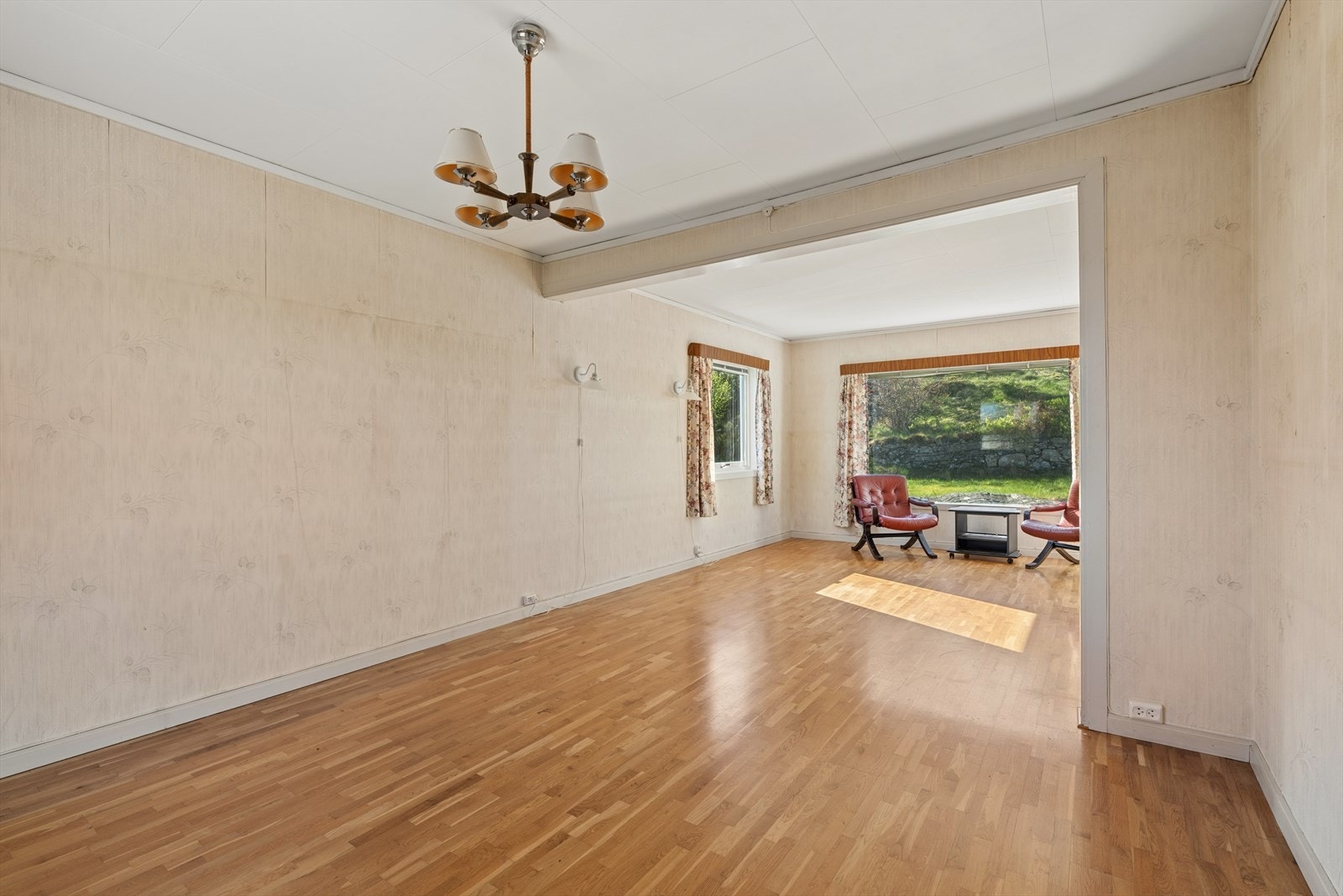 God plass til både stue og spisestue Galleribilde