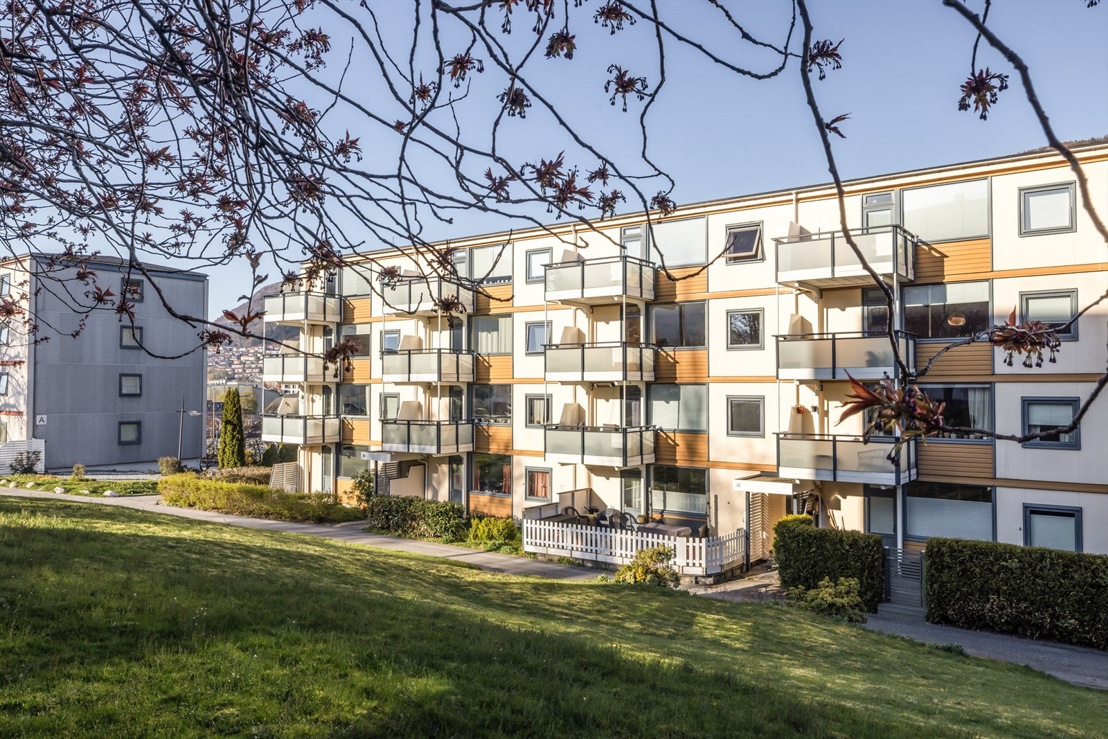 Borettslaget er kjent for sine vakre og særdeles velholdte fellesområder med store plenarealer, frodig beplantning og hyggelige gangstier. Galleribilde