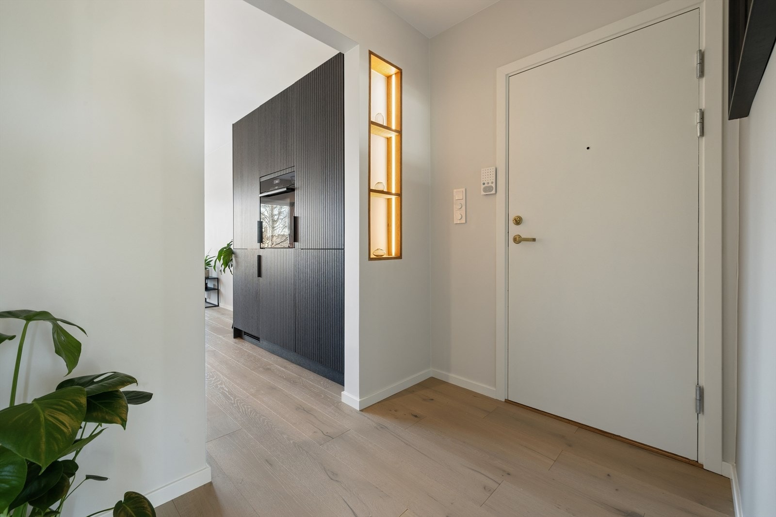Velkommen inn til en rålekker 3-roms leilighet, nylig renovert i 2026. Galleribilde