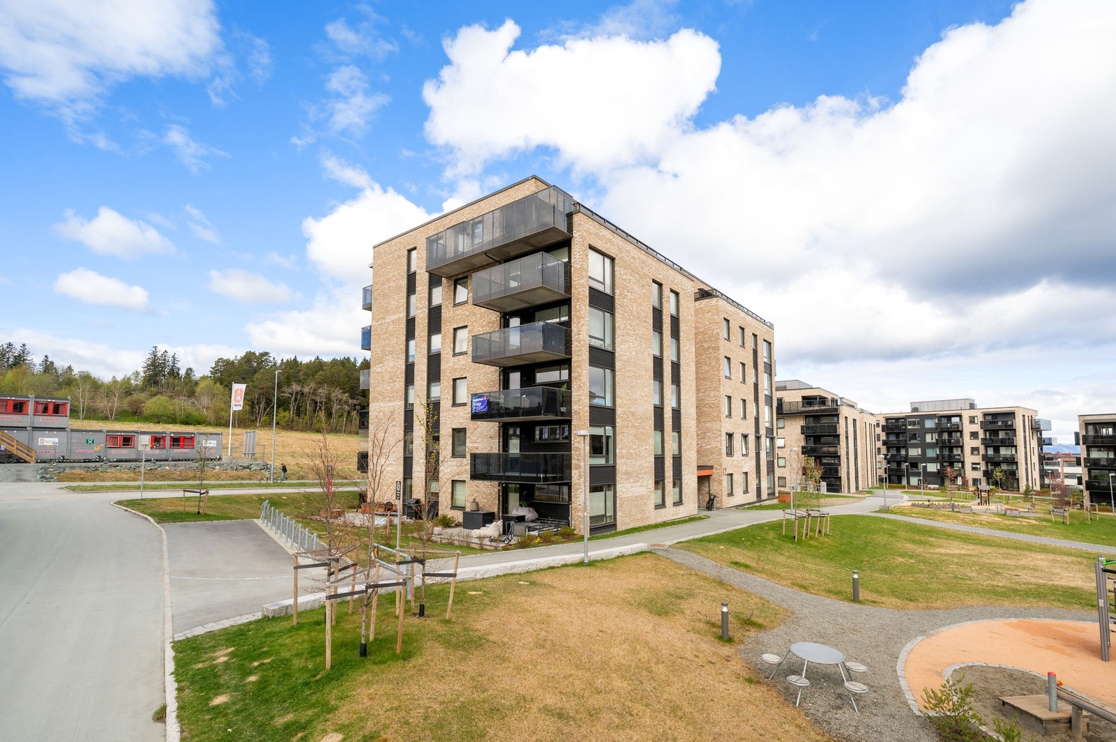Strindalia et et nyetablert boområde. Boligblokken sto ferdig i 2023, og er svanemerket. Galleribilde