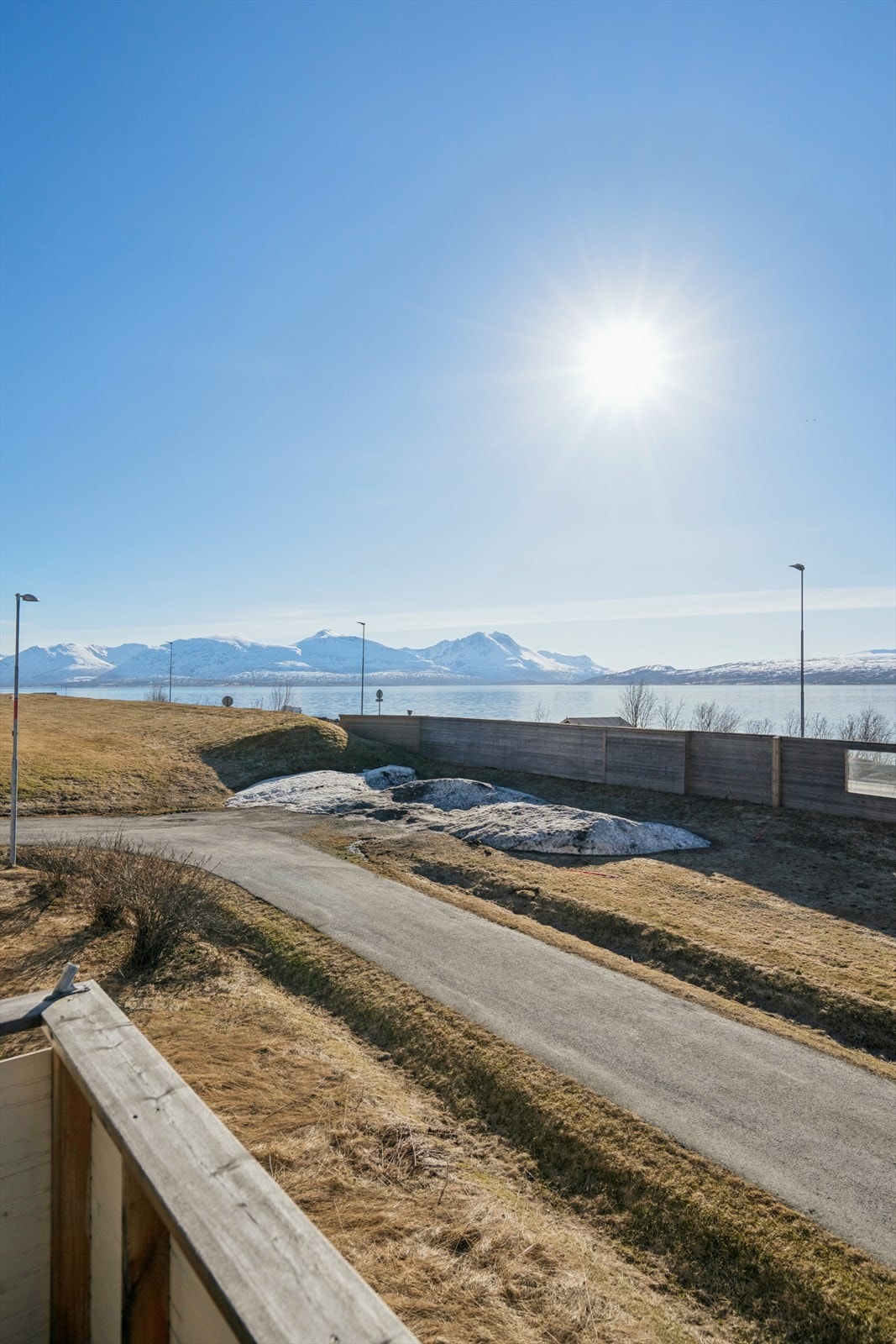 Med busstoppet Albertsvingen kun to minutters gange unna, er det effektiv kommunikasjon til sentrum og resten av byen. Galleribilde