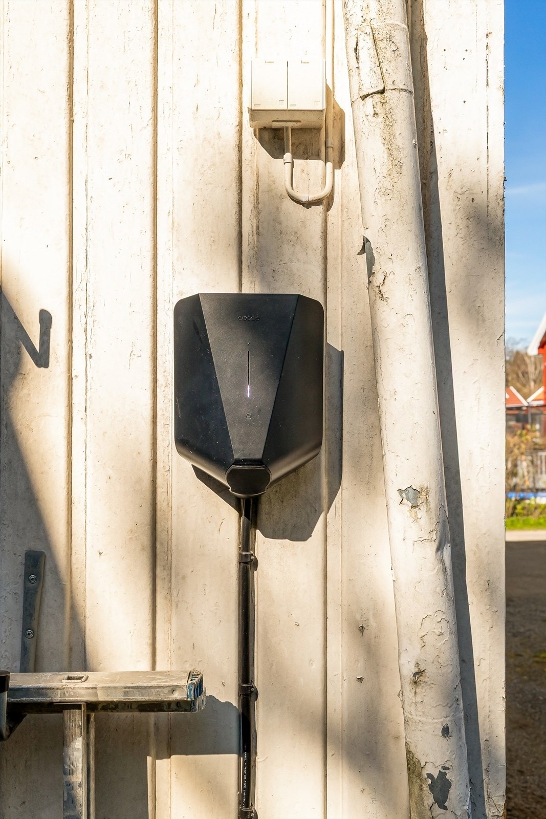 Det er installert elbillader på eiendommen. Galleribilde
