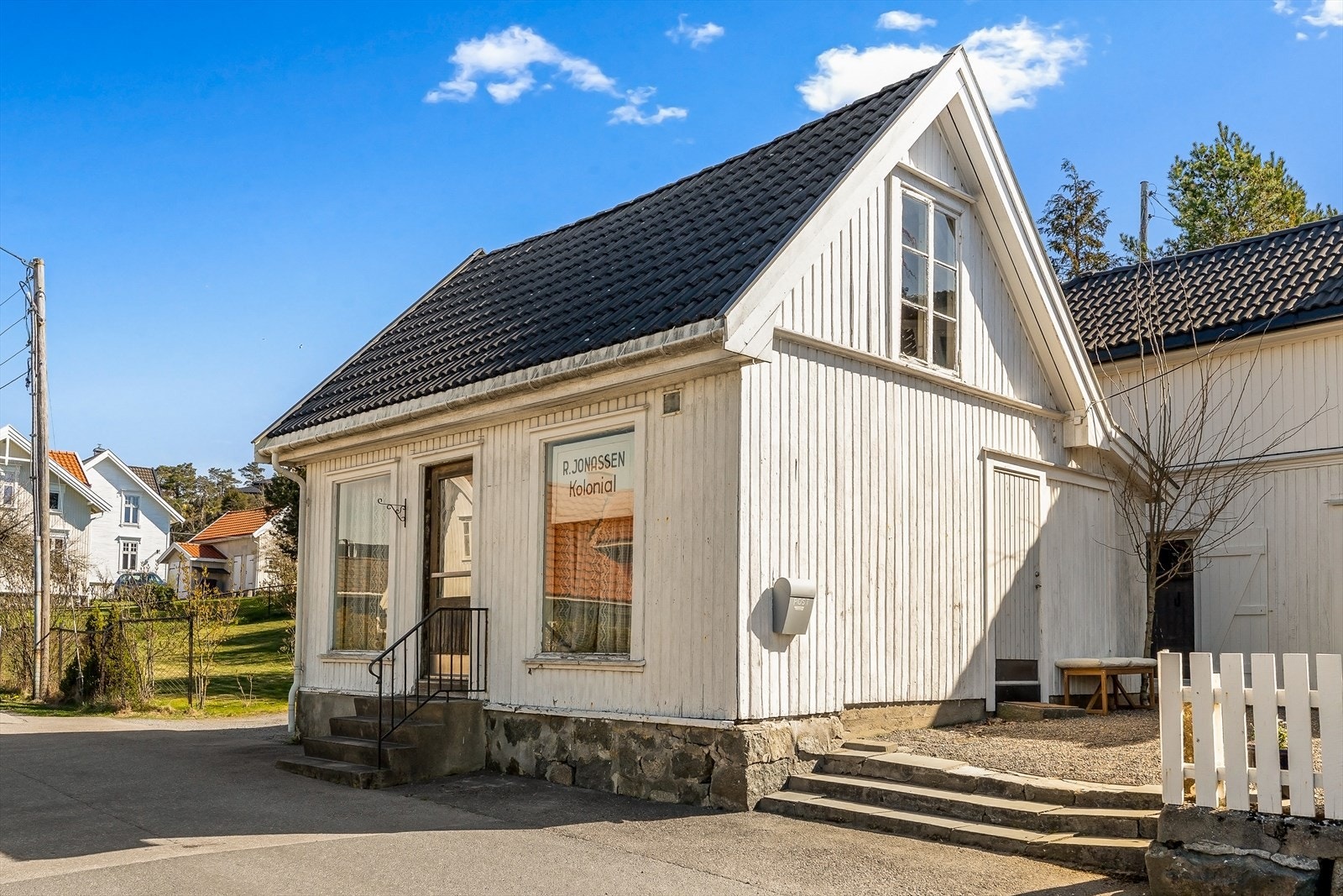 Det separate butikklokalet fra 1920 har innlagt strøm og vann. Galleribilde