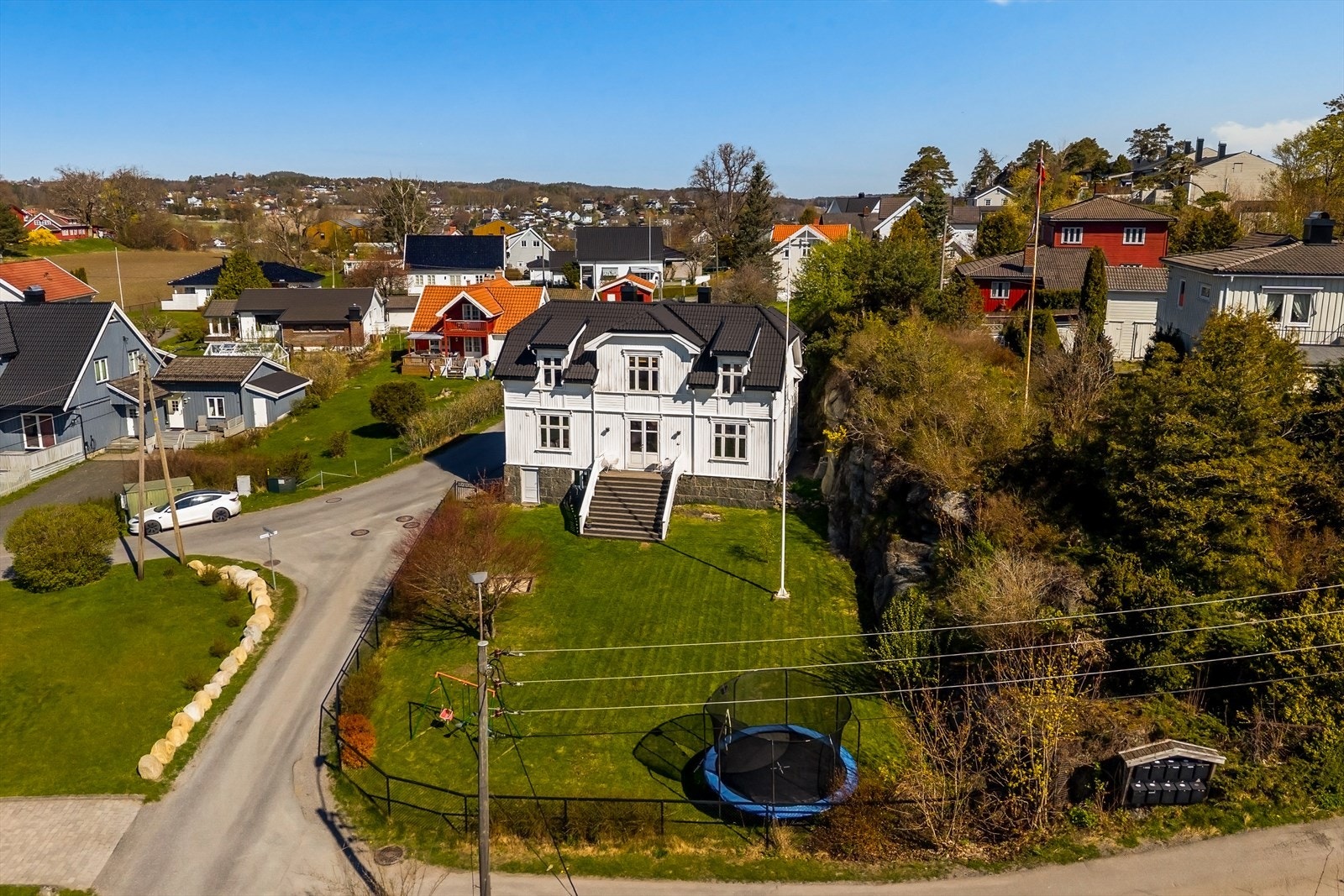 Eiendommen ligger i Øvre Gokstad/Breili, et område som oppleves som svært trygt. Galleribilde