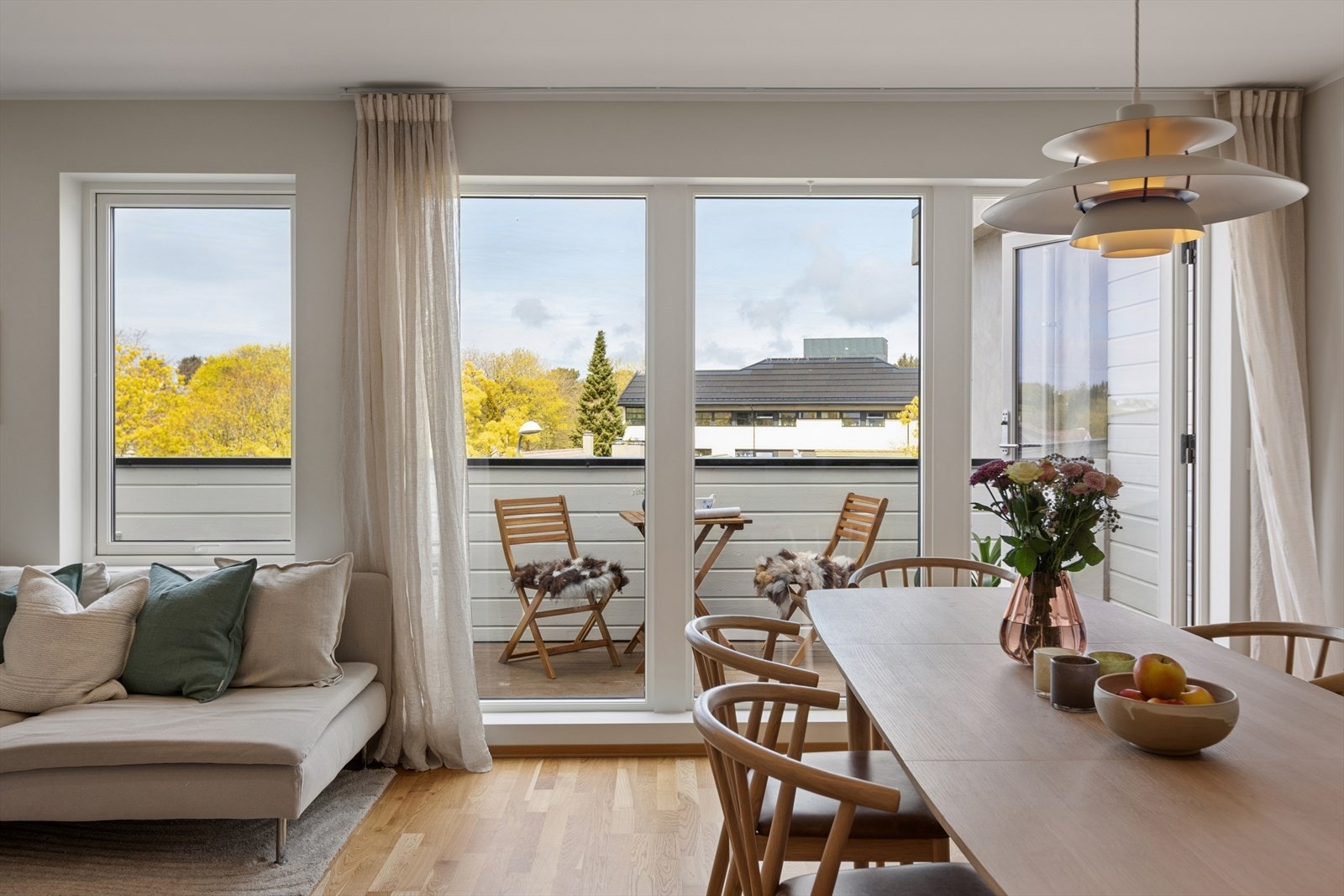 Enkel tilkomst til terrassen som kan nytes. Galleribilde