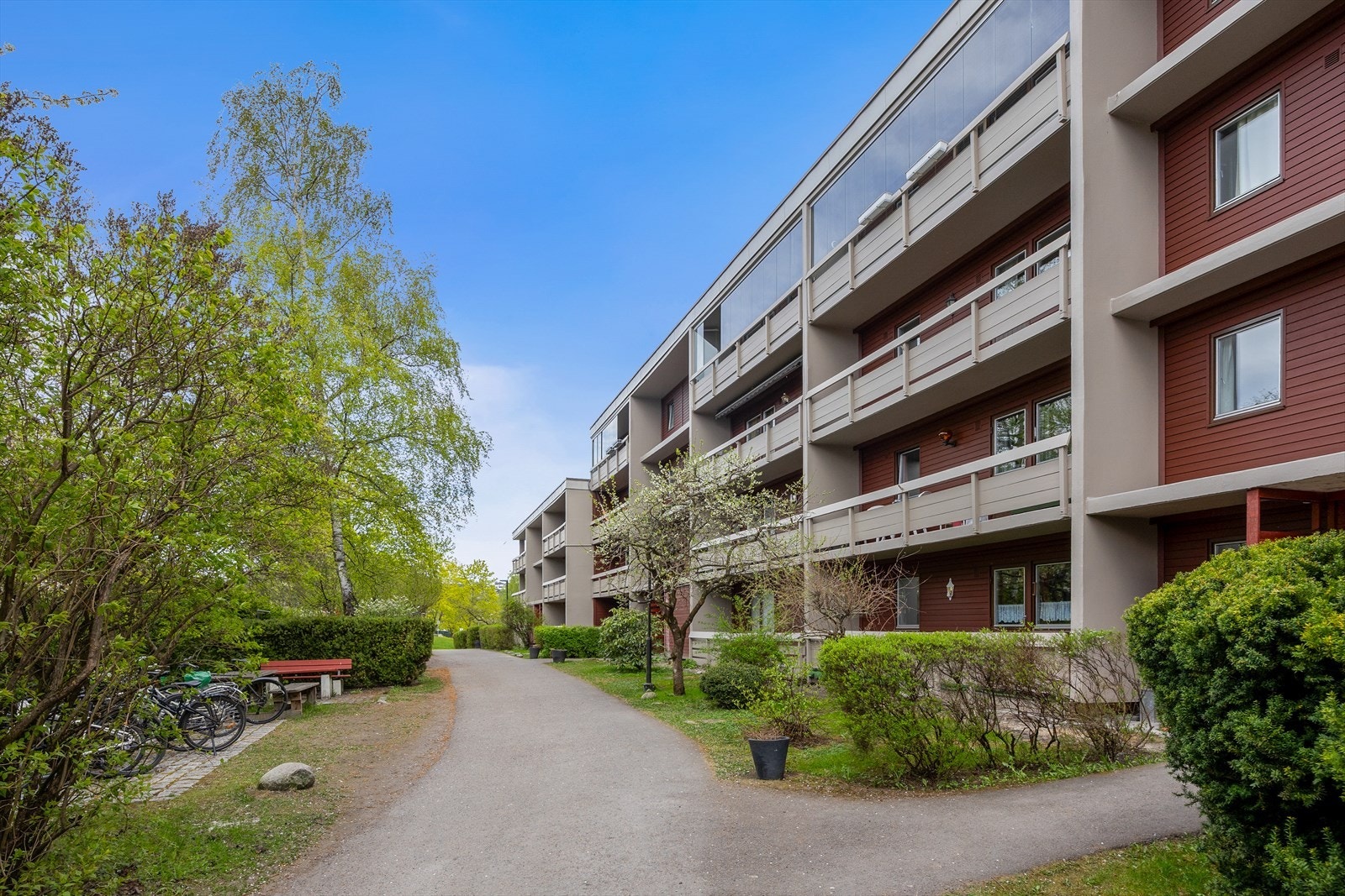 Gangstier gjennom området gjør det enkelt å bevege seg til fots. Galleribilde