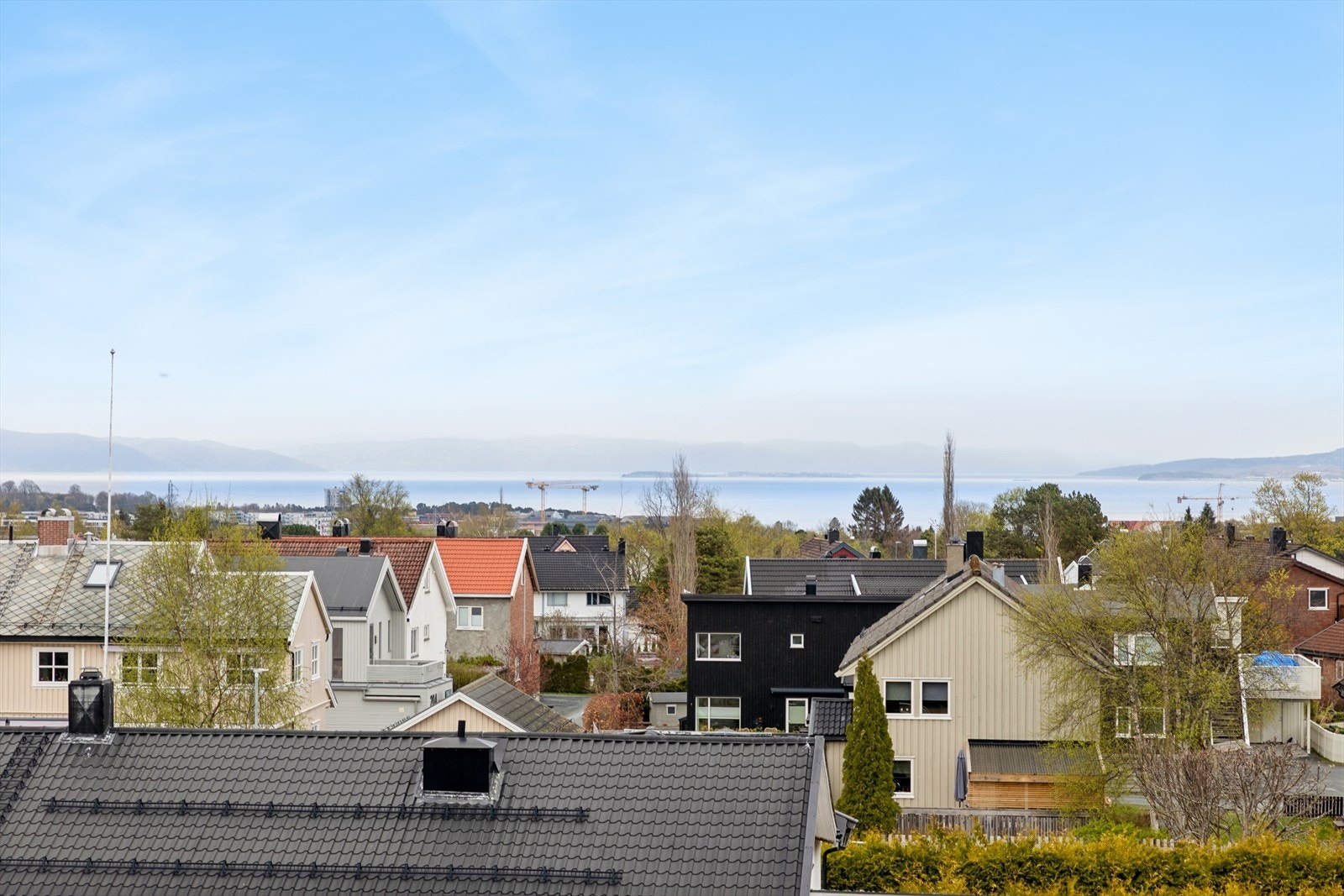 Fjorsutsikt fra leiligheten i 2.etg Galleribilde