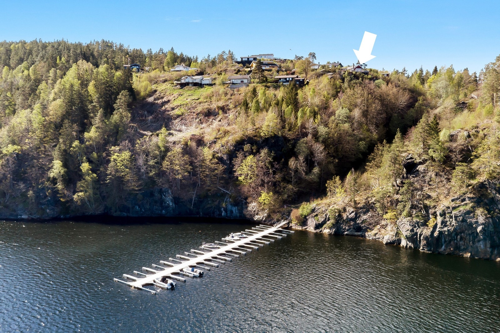 Dette er en perfekt hytte for deg som ønsker enkel tilgang, vakker natur og ekte skjærgårdsidyll. Galleribilde