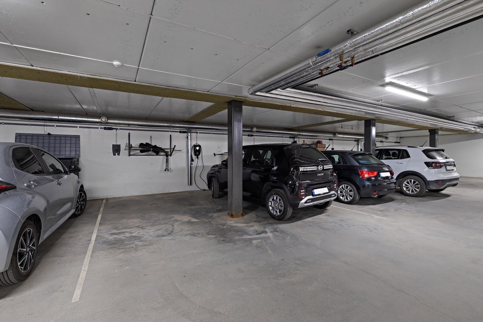 Det medfølger parkeringsplass i felles, lukket garasjeanlegg. Galleribilde
