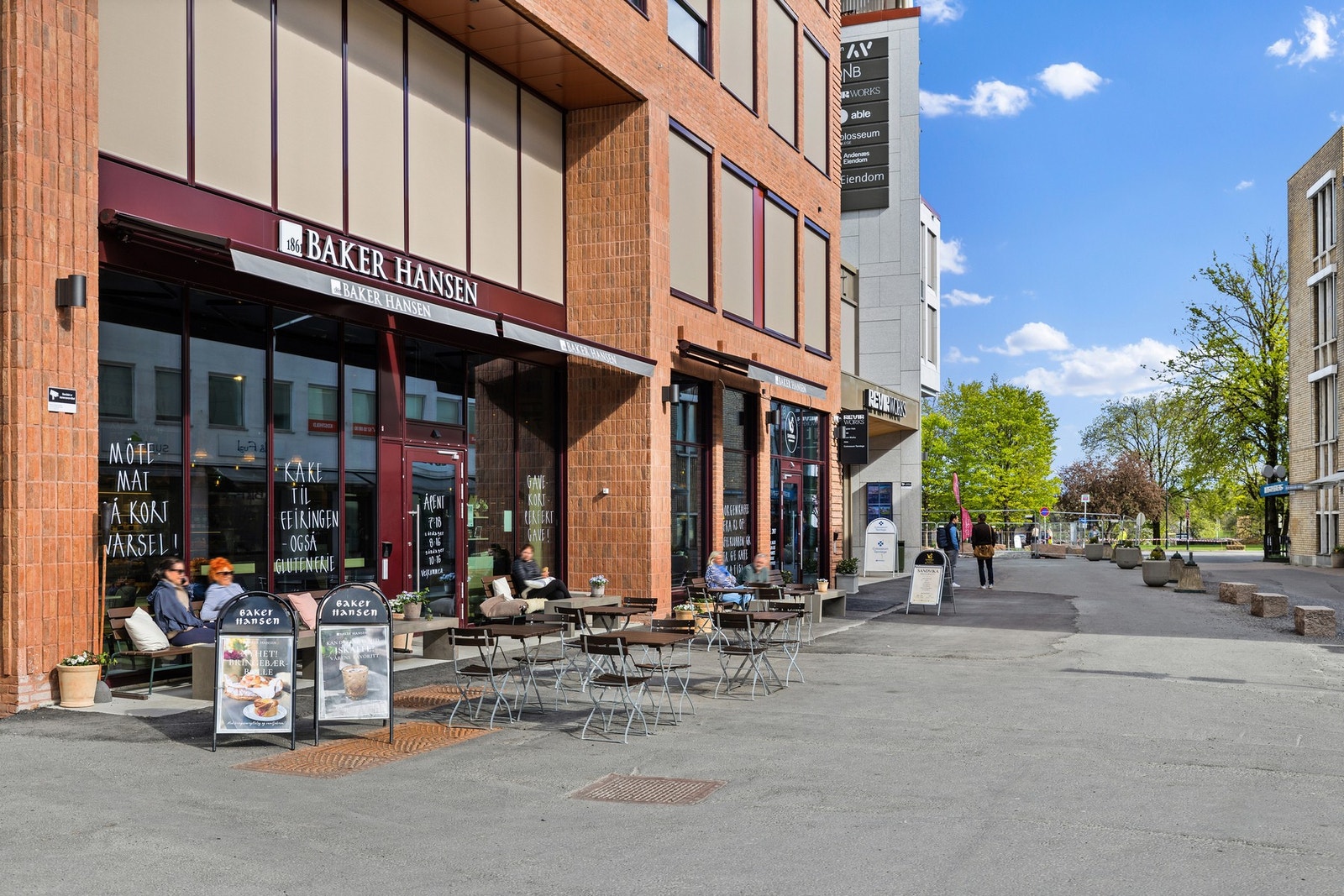 Baker Hansen har hyggelig betjening og knallgode grovbrød! Galleribilde