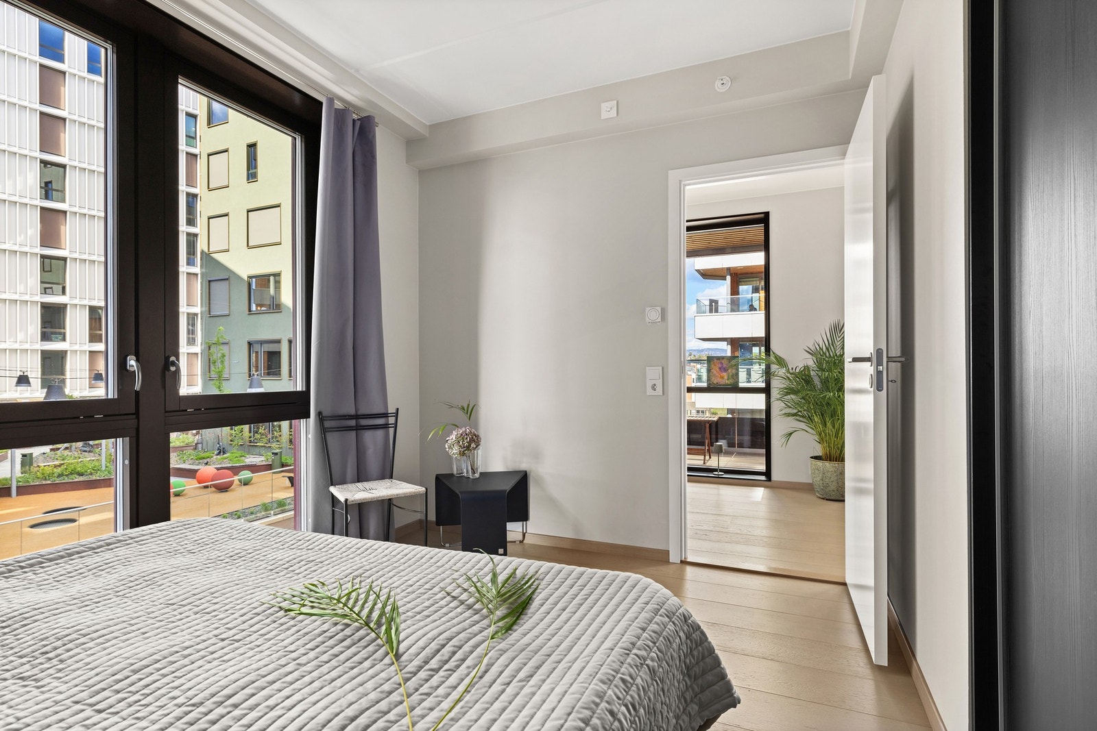 Hovedsoverom med adkomst fra stue Galleribilde