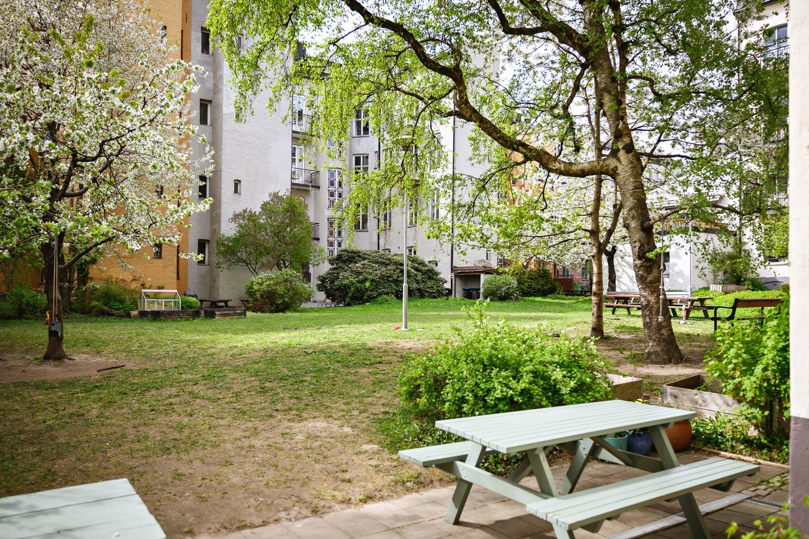 En frodig og skjermet oase til glede for beboerne. Galleribilde