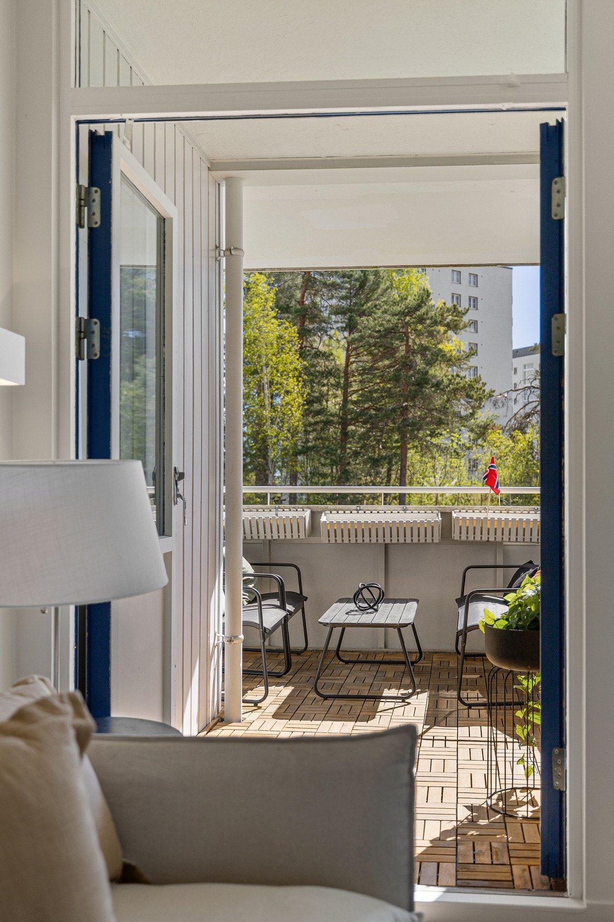 Utgang til balkong fra stue. Galleribilde