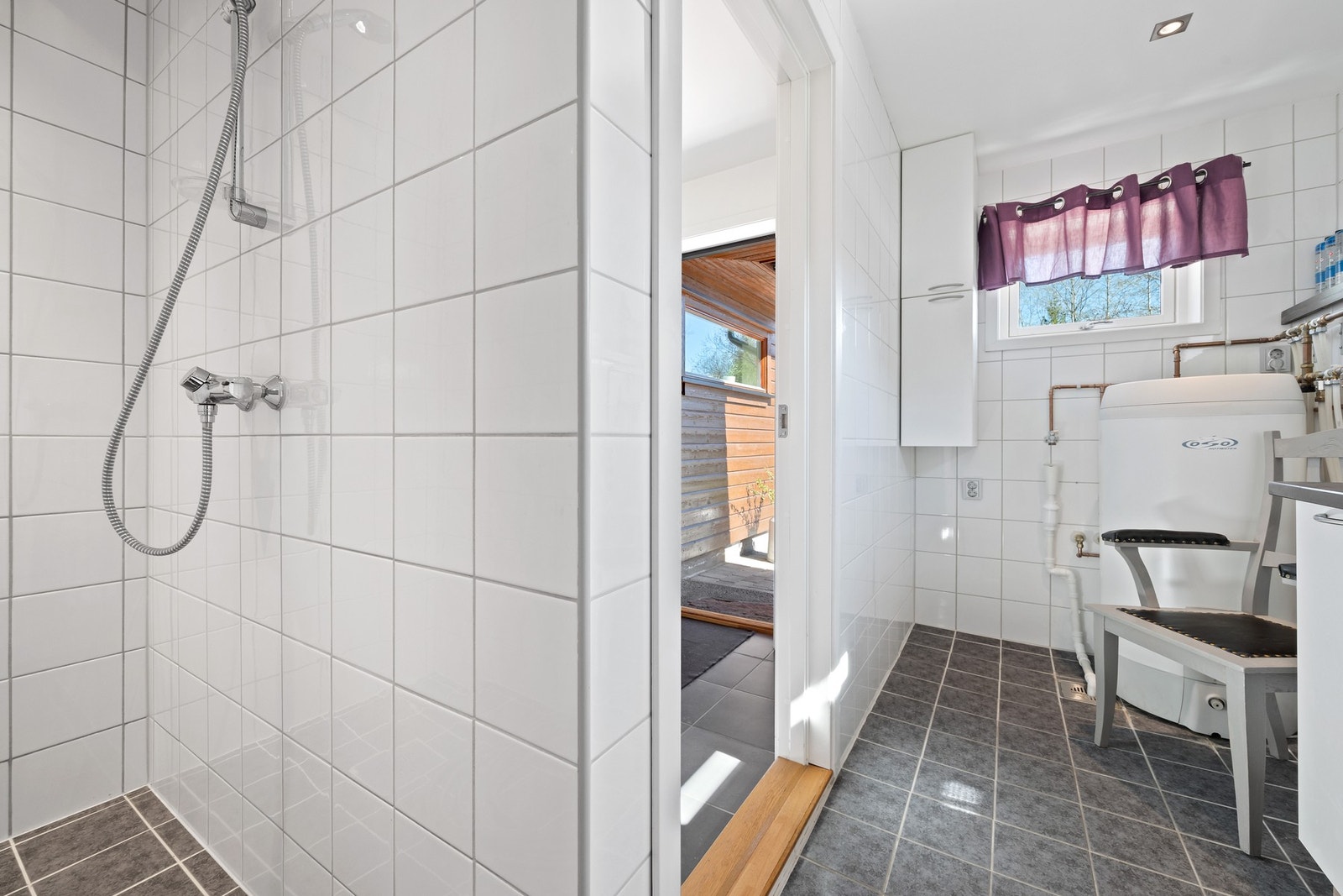 Bad / vaskerom i tilbygget Galleribilde