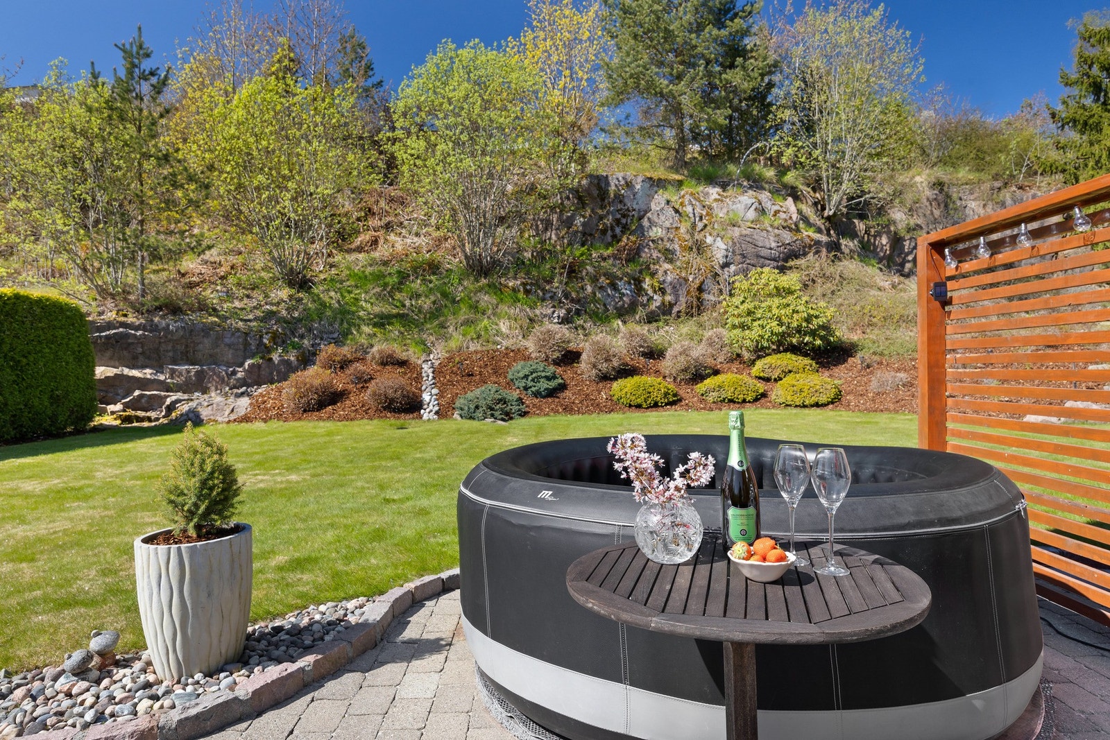 Plass for jacuzzi Galleribilde