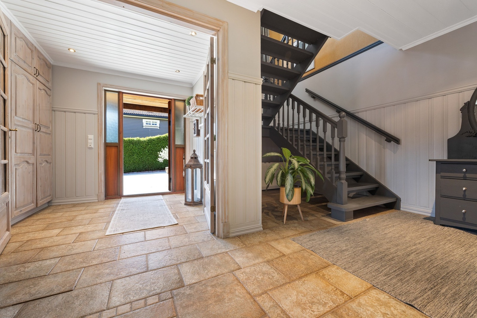Stor hall med garderobe Galleribilde