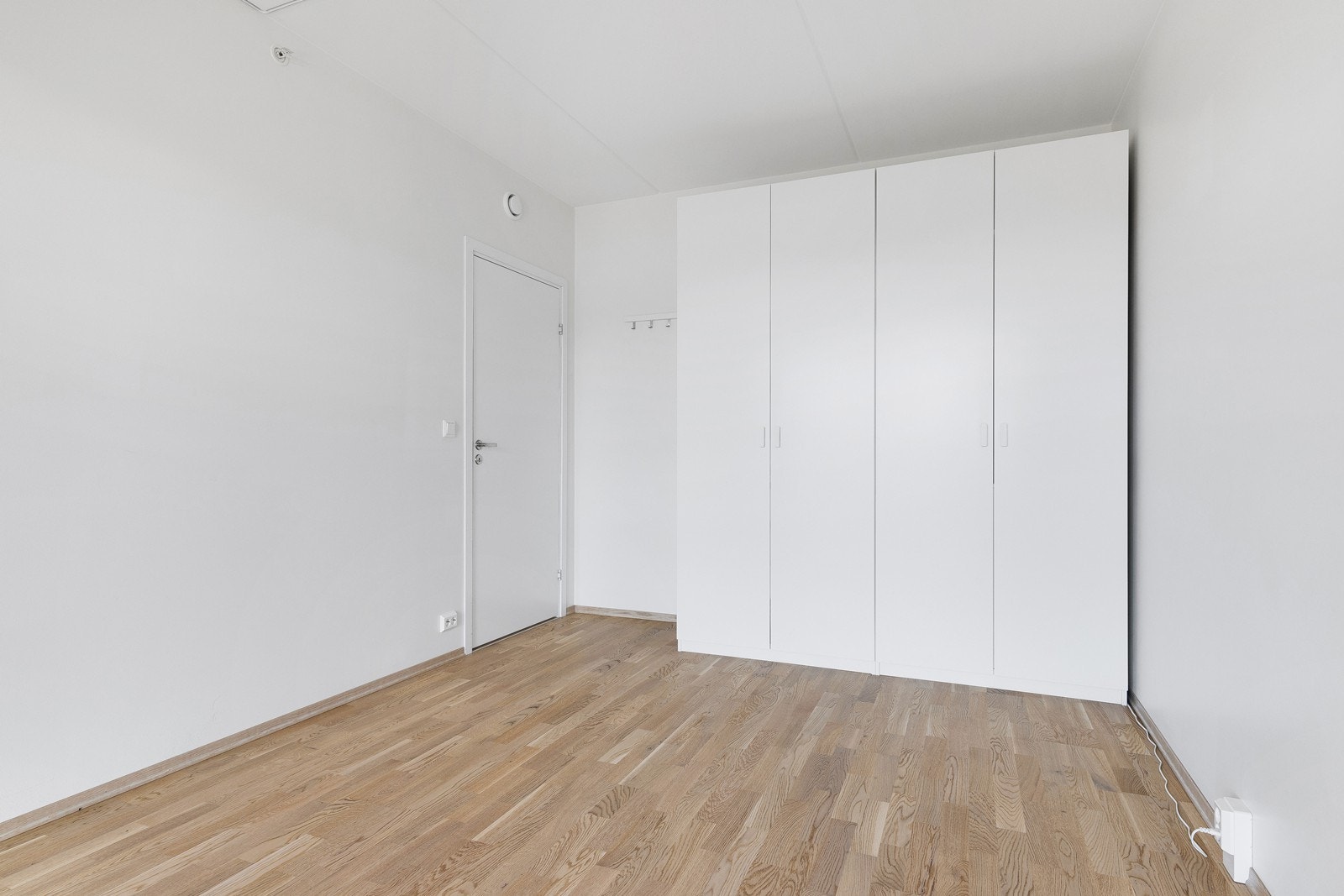 Hovedsoverommet er romslig og har en god garderobeløsning Galleribilde
