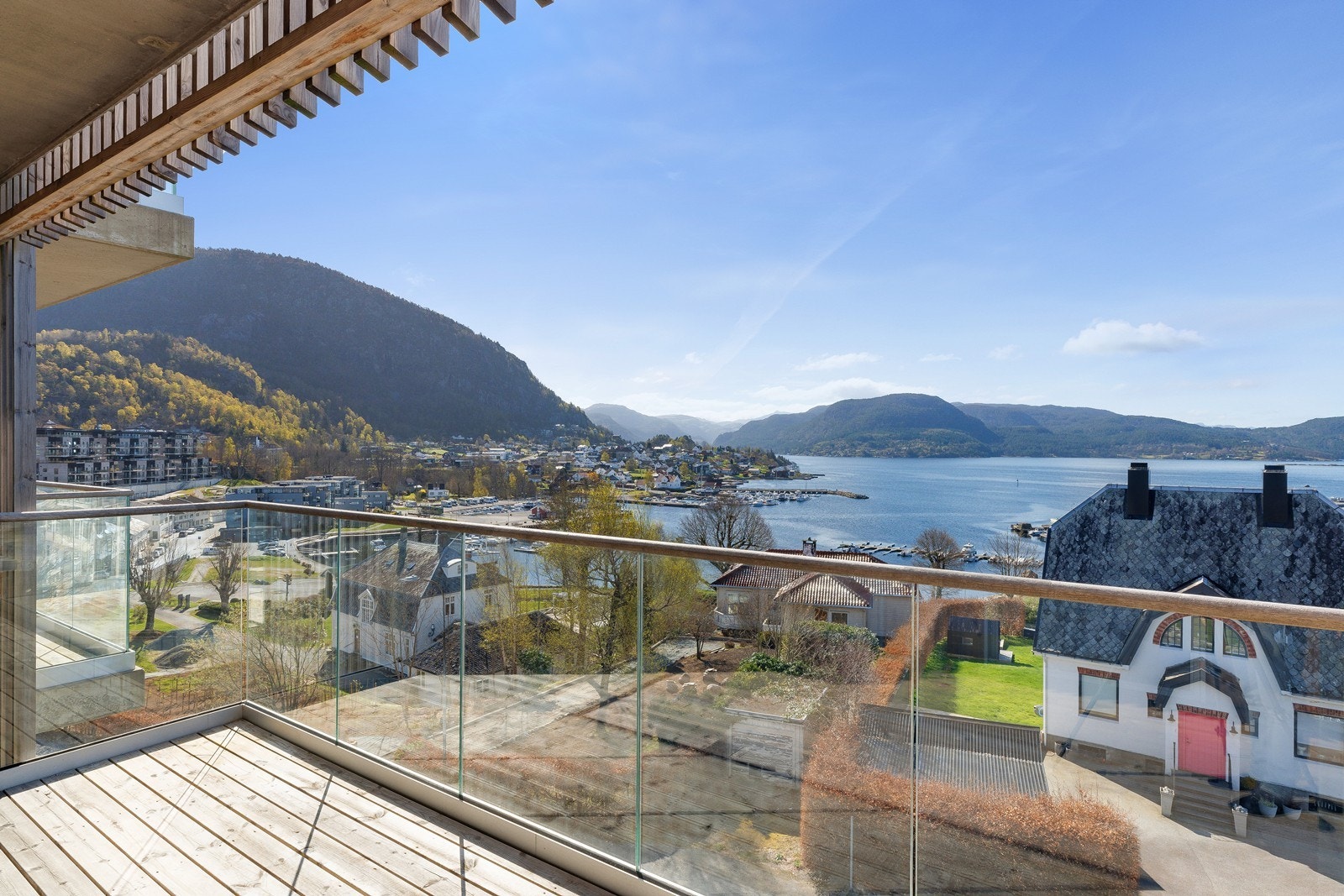 Fra leiligheten har man hele oversikten over Vågen og utover fjorden Galleribilde