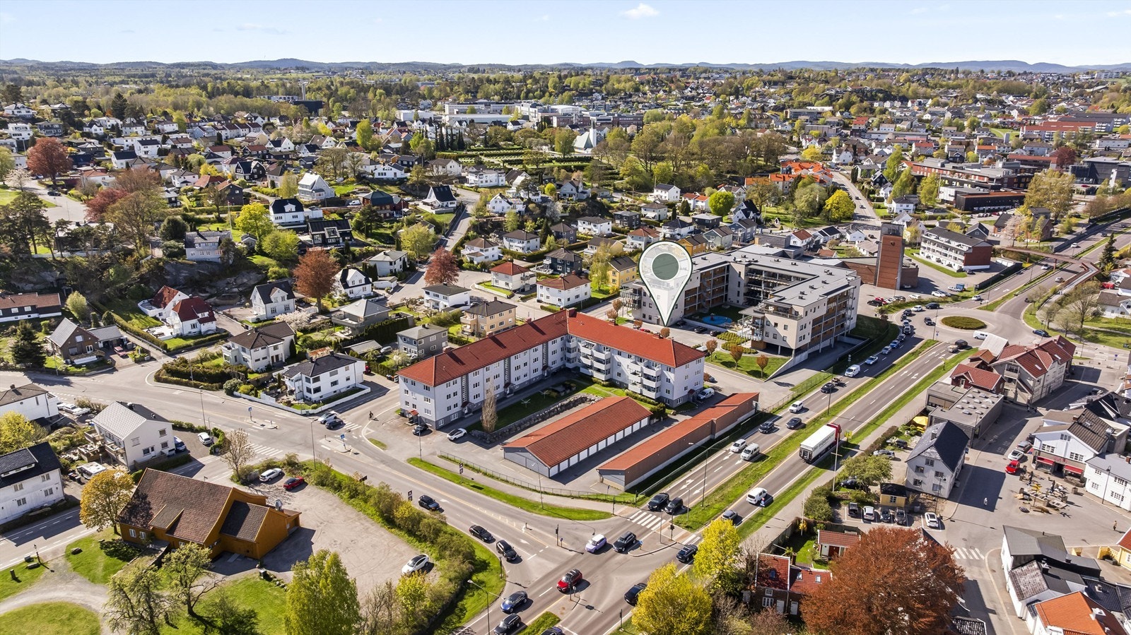 Området har gode kollektivforbindelser, med kort avstand til både bussholdeplass og Sandefjord stasjon. Galleribilde