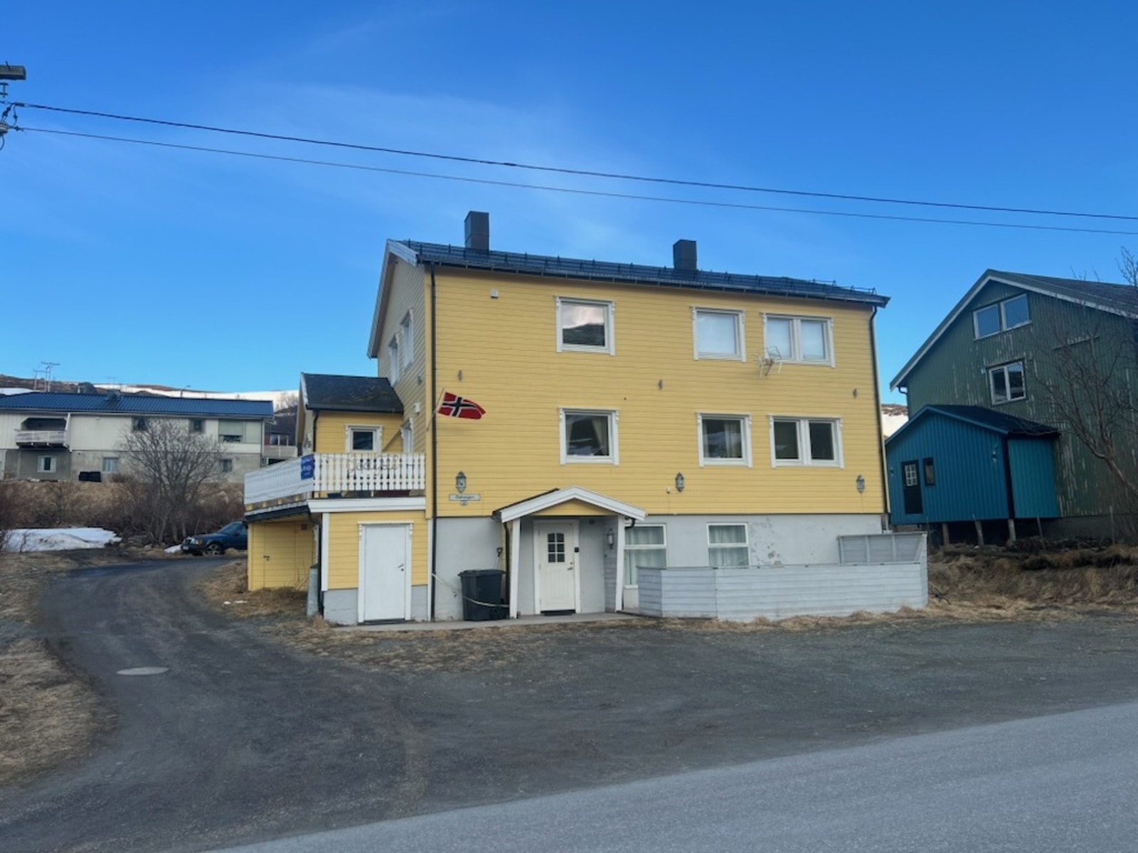 Dalvegen 2 - Romslig bolig med 3 boenheter i sentrum av Kvalsund Galleribilde