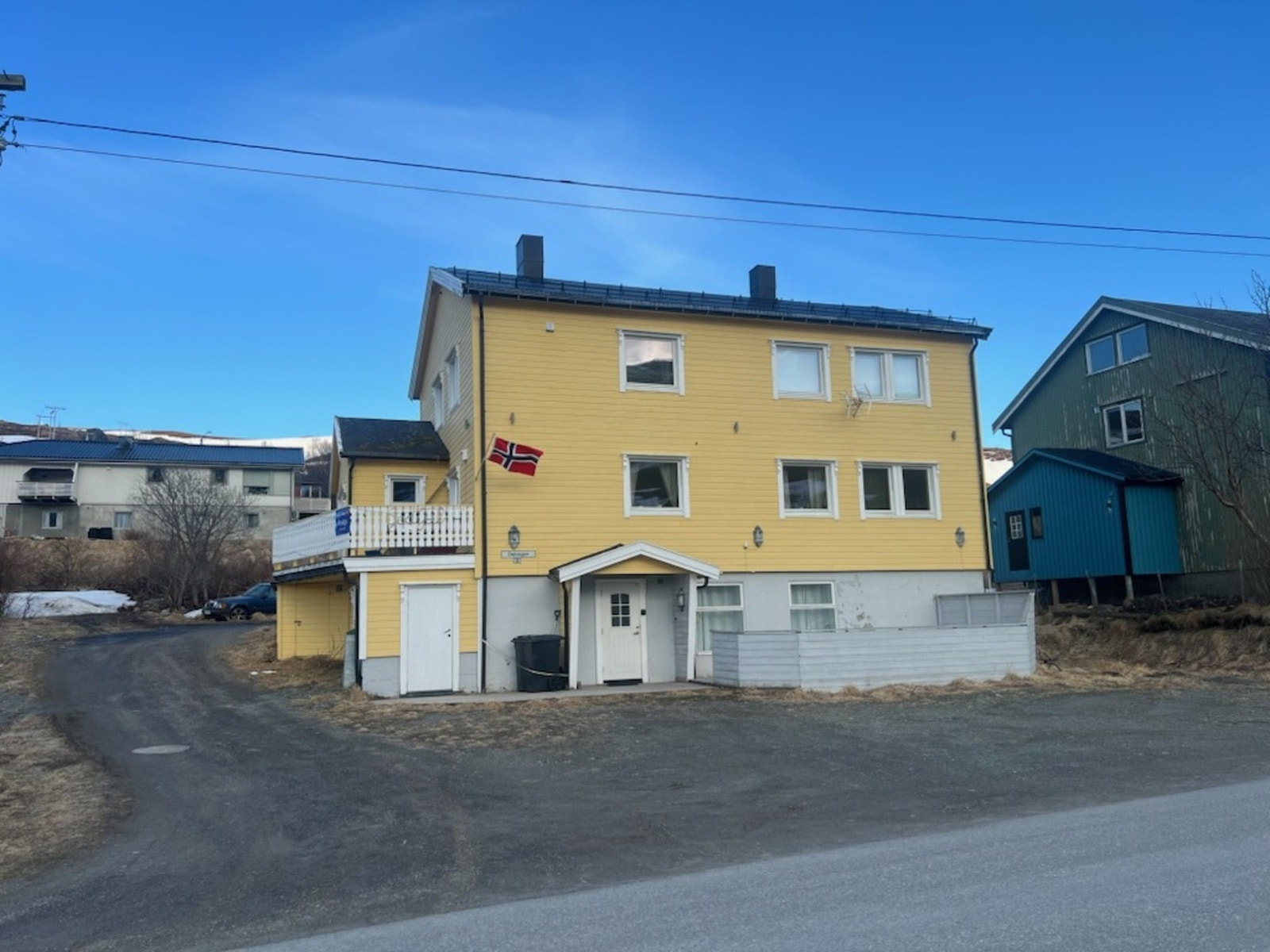 Dalvegen 2 - Romslig bolig med 3 boenheter i sentrum av Kvalsund Galleribilde