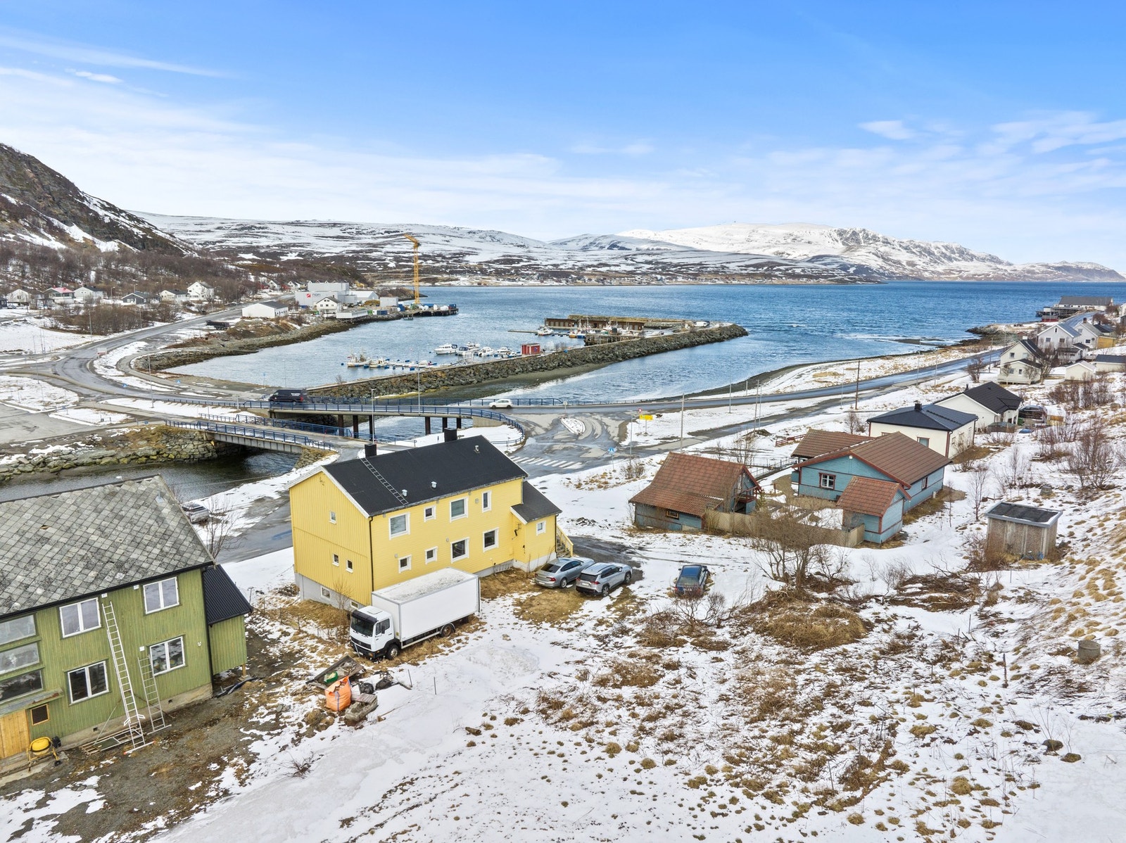 Dalvegen 2 - Romslig bolig med 3 boenheter i sentrum av Kvalsund Galleribilde