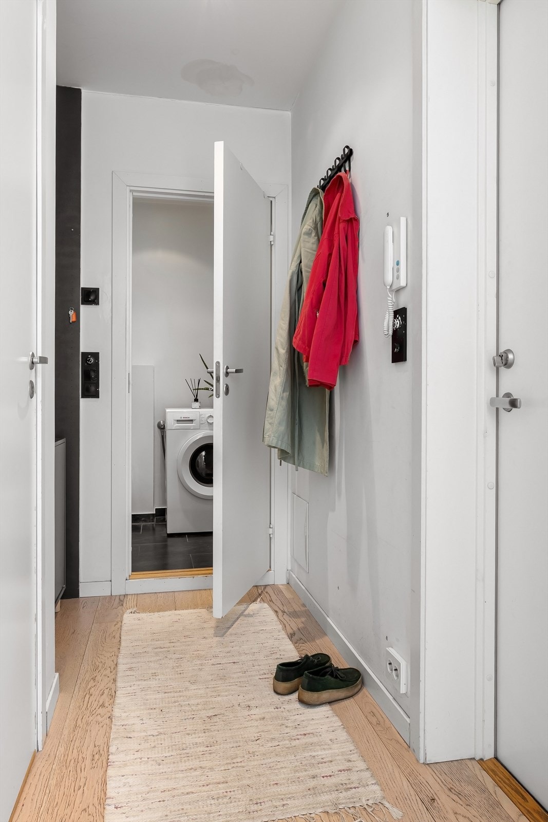 Fra gangen er det adkomst til badet og soverommet. Galleribilde