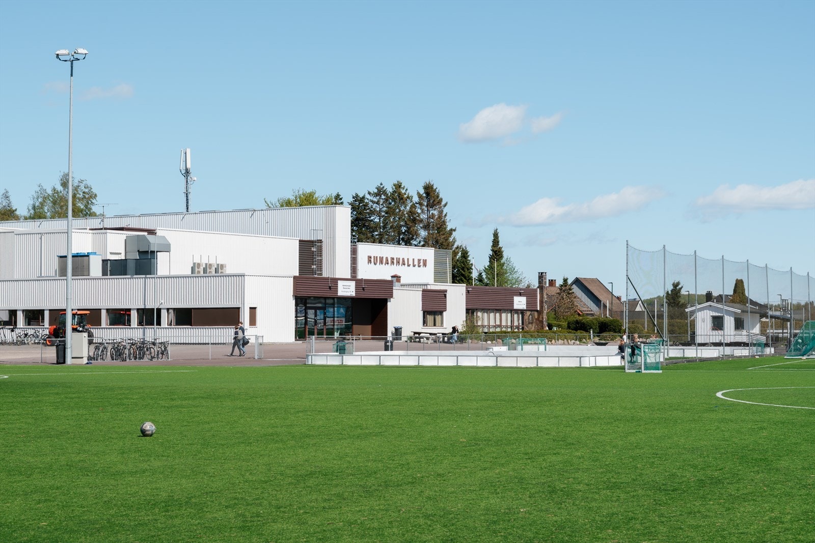 Runarhallen og flere fotballbaner ligger også i tilknytning til Bugårdsparken. Galleribilde