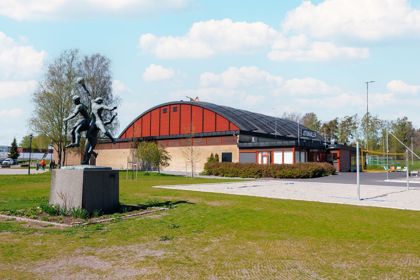 Jotunhallen er en av flere idrettshaller i området. Galleribilde