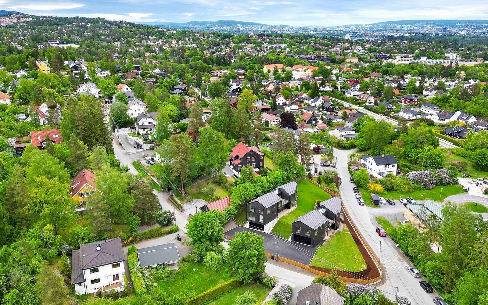 Beliggende i et stille og familievennlig område på Jar, med ypperlige kollektivforbindelser til Oslo. Galleribilde