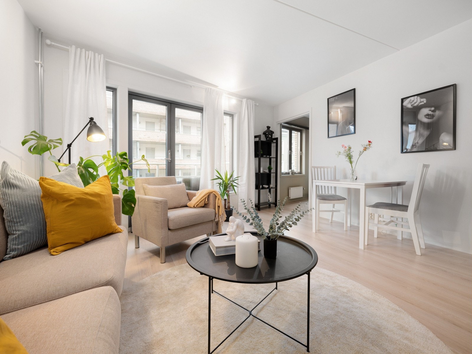 Velkommen til den lekere og moderne 2-roms leiligheten på Herslebs gate 17B - beliggenhet er sentralt i Oslo og her vil du være nær restauranter, utesteder og dagligvarebutikk. Galleribilde