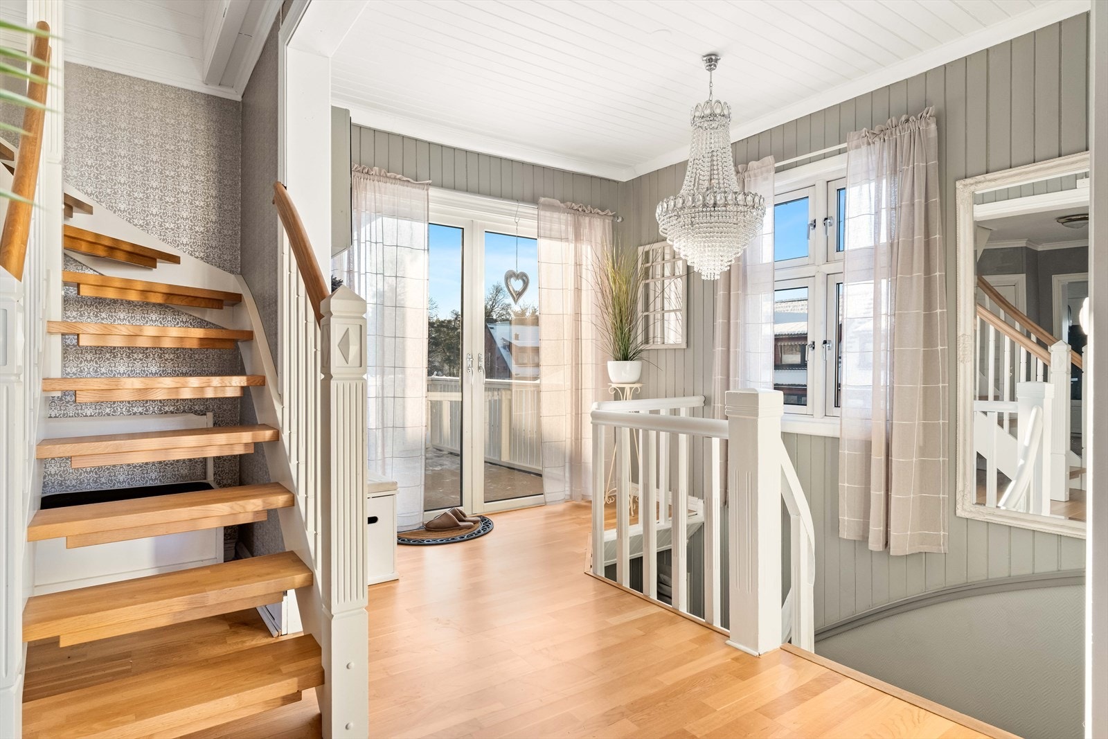 Fra stueområdet har man tilgang til boligens balkong. Galleribilde