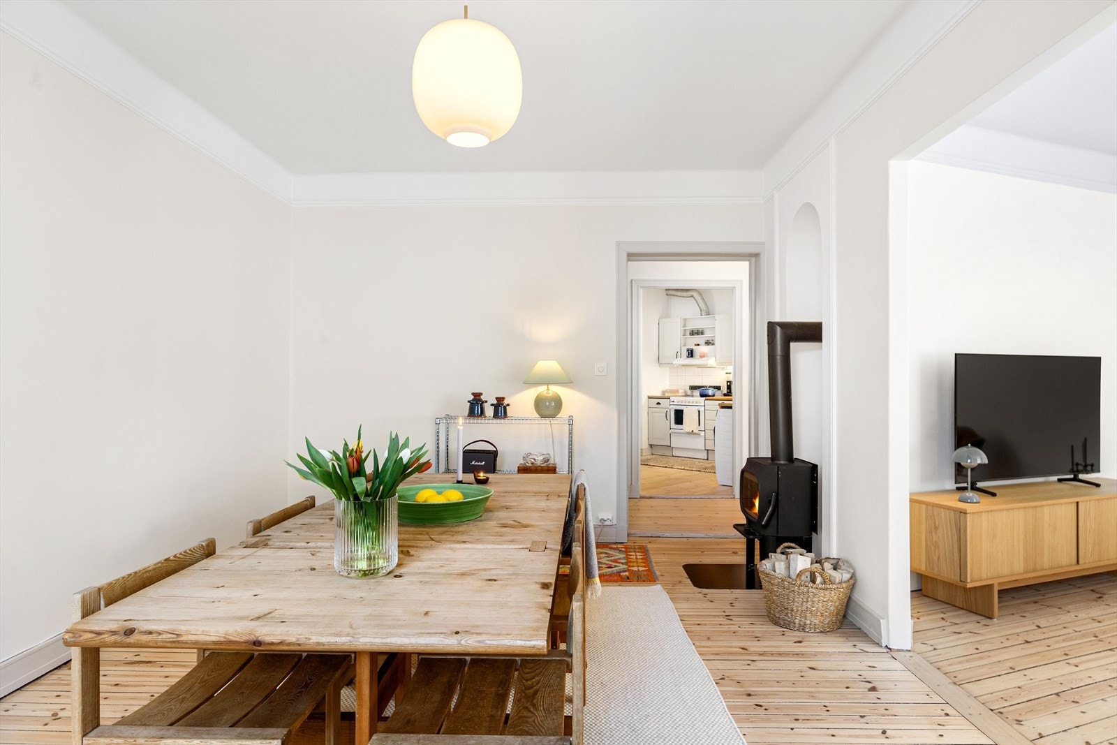 Leiligheten har en velfungerende planløsning med naturlig fordeling og store, praktiske rom. Galleribilde