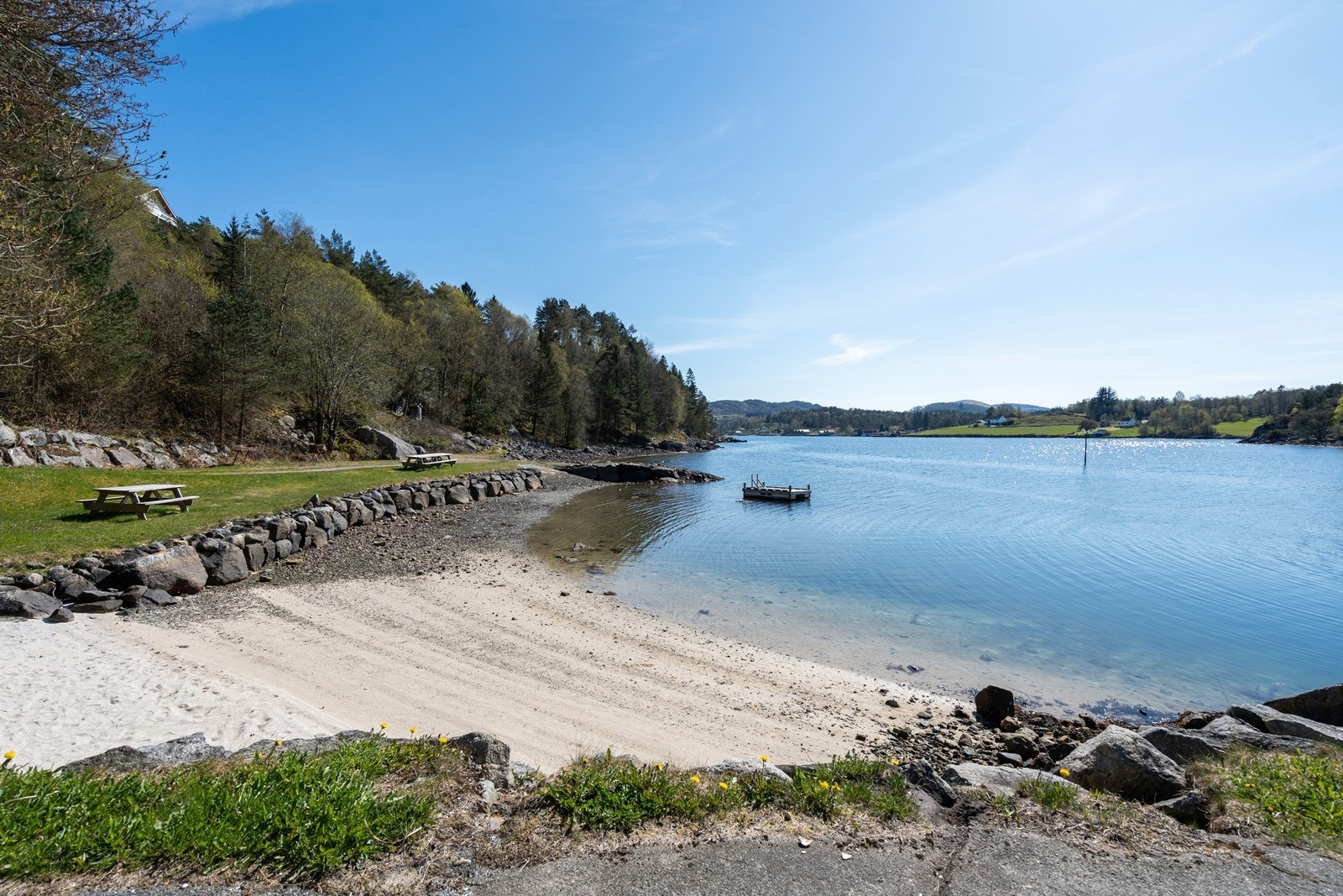 Sandstrand i nærområdet - perfekt for bading og rekreasjon Galleribilde