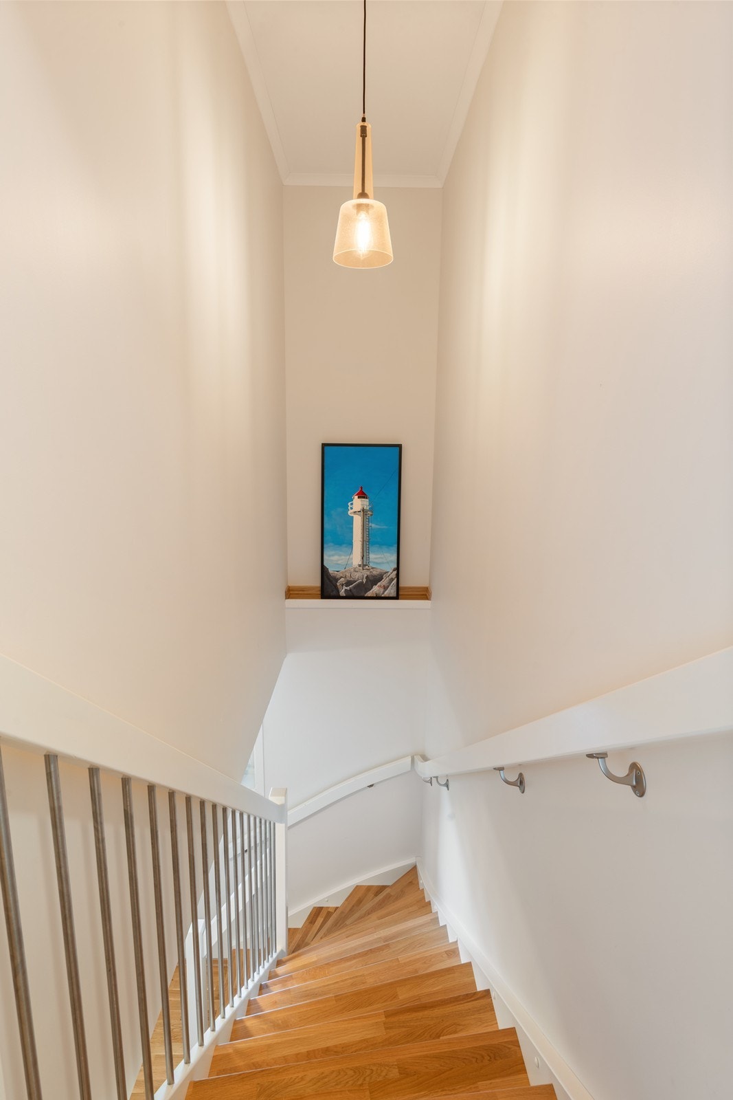 Trapper ned til underetasjen. Galleribilde