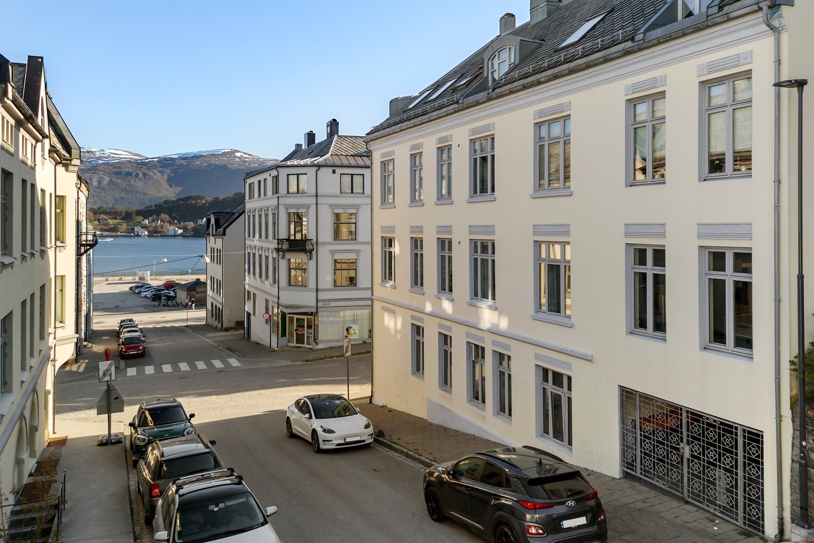 Bygården ble i stor grad gjenoppbygd etter brann, i perioden 1998-2000. Galleribilde