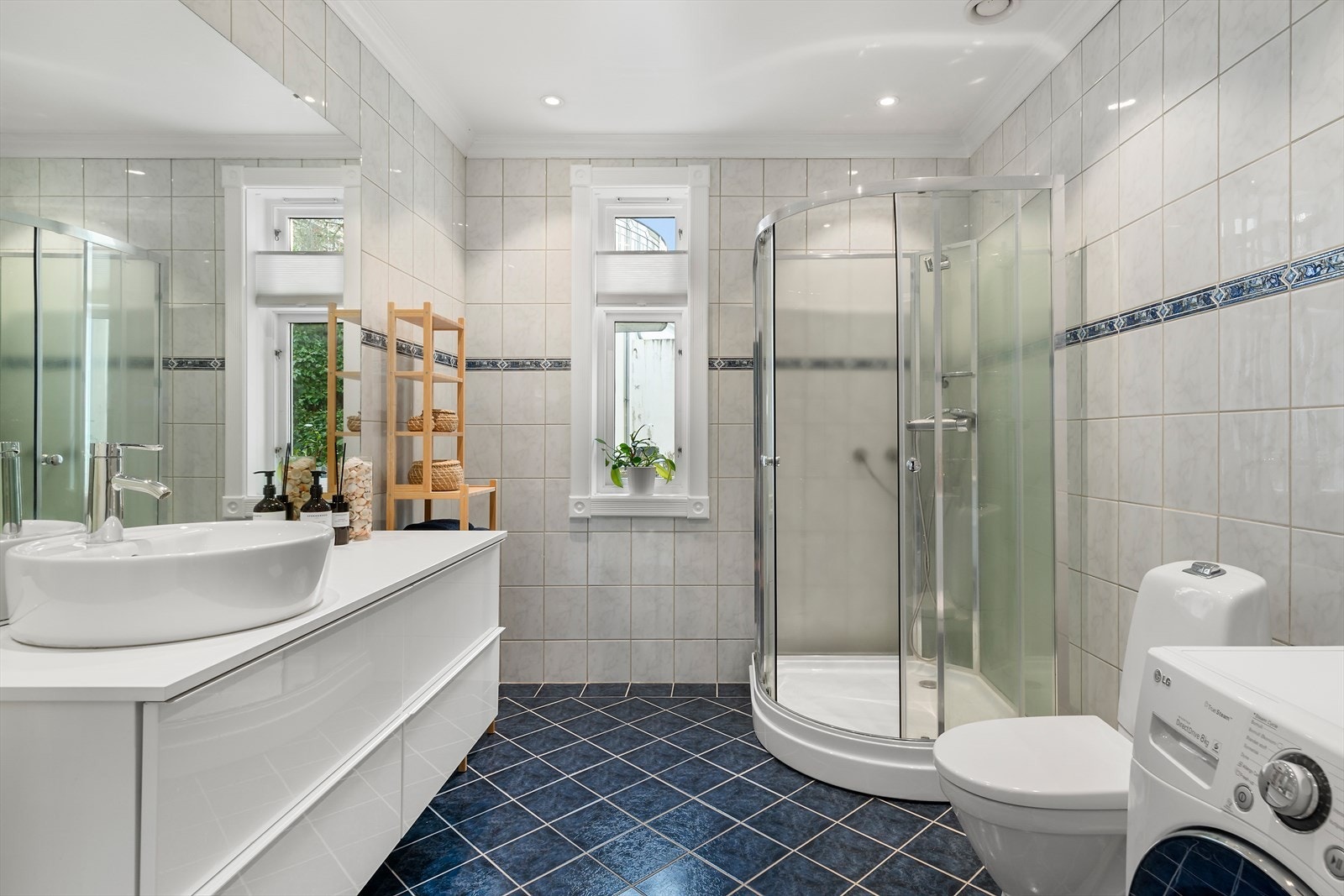 Badet er helfliset med varmekabler i gulvet - Galleribilde