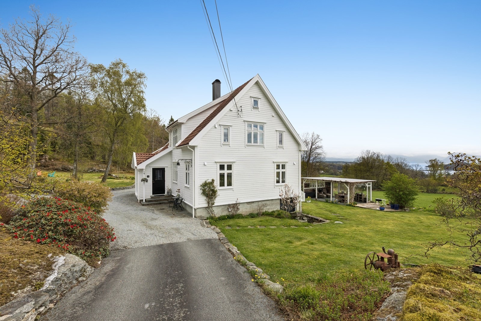 Gode parkeringsmuligheter på eget gårdsrom. Galleribilde