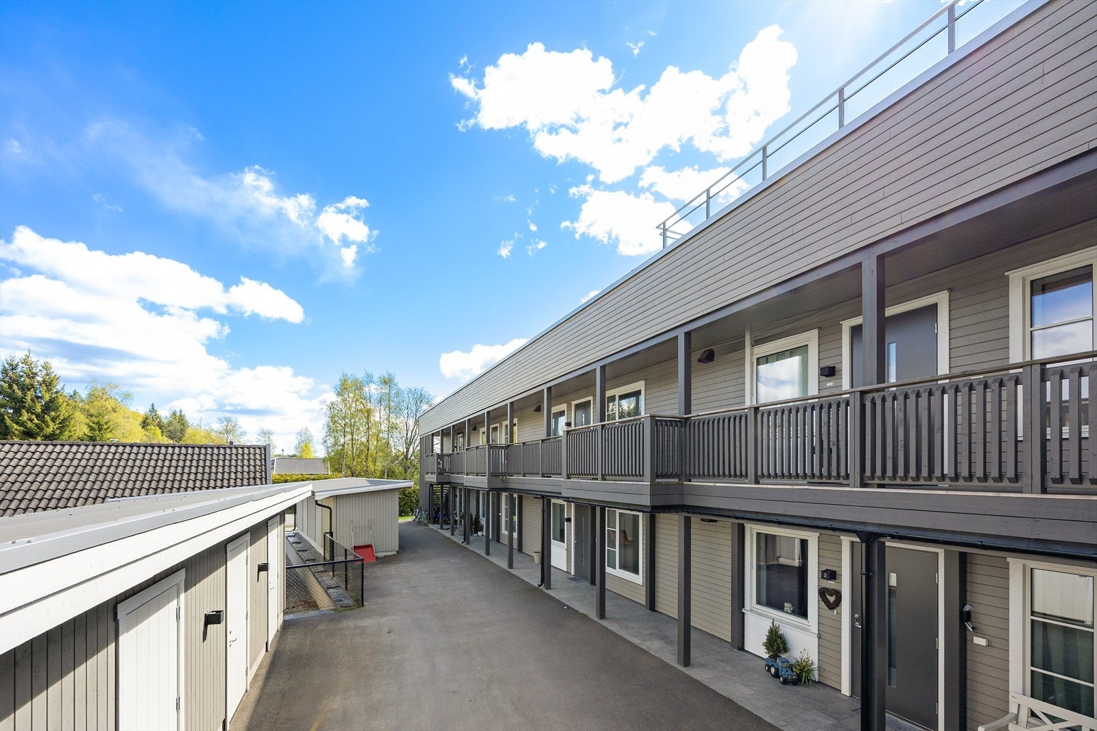Sandholtplassen Boligsameie består av totalt 10 boligseksjoner - her er det felles takterrasse for alle beboerne. Galleribilde