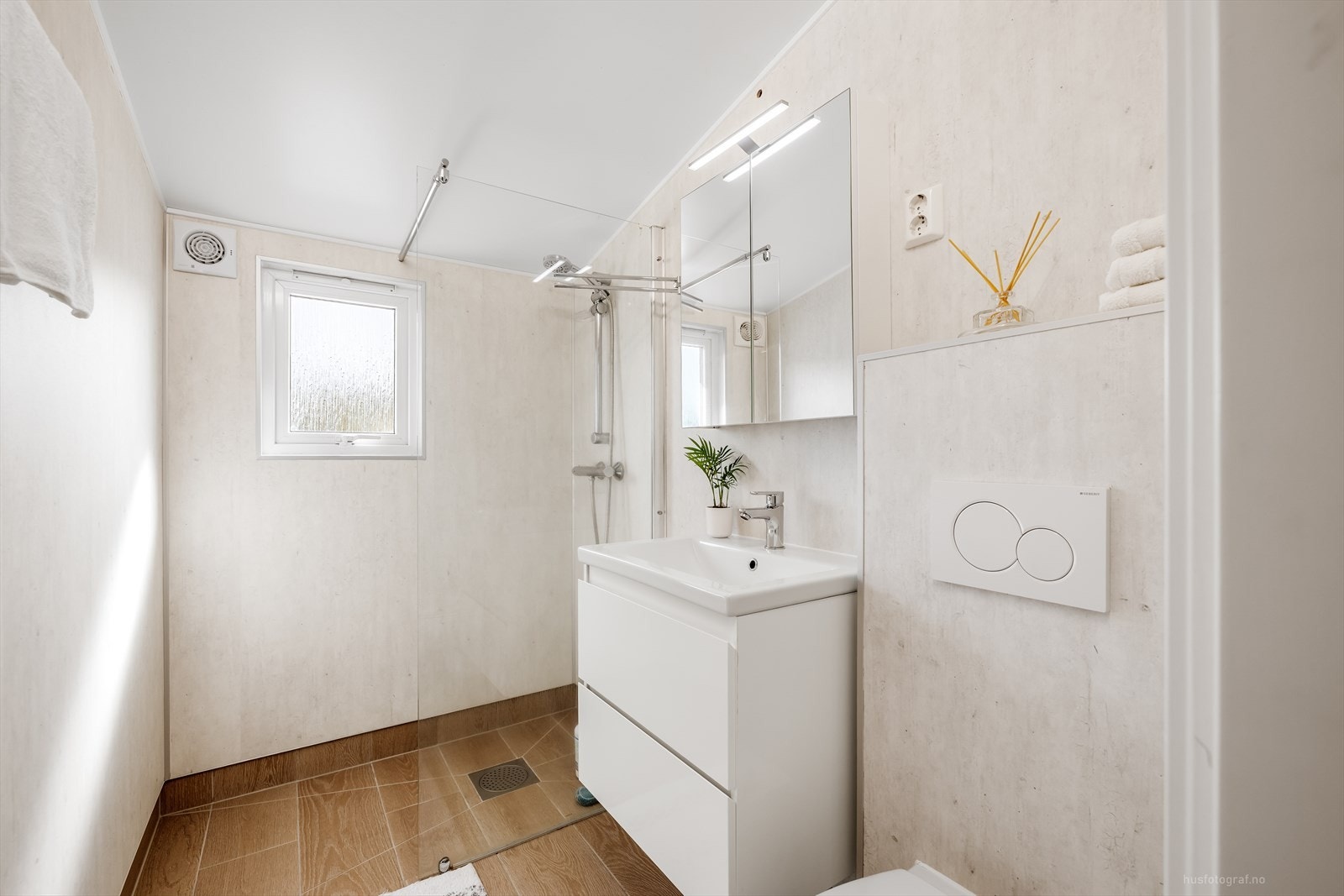 Badet i andre etasje ble oppusset i 2021. Galleribilde