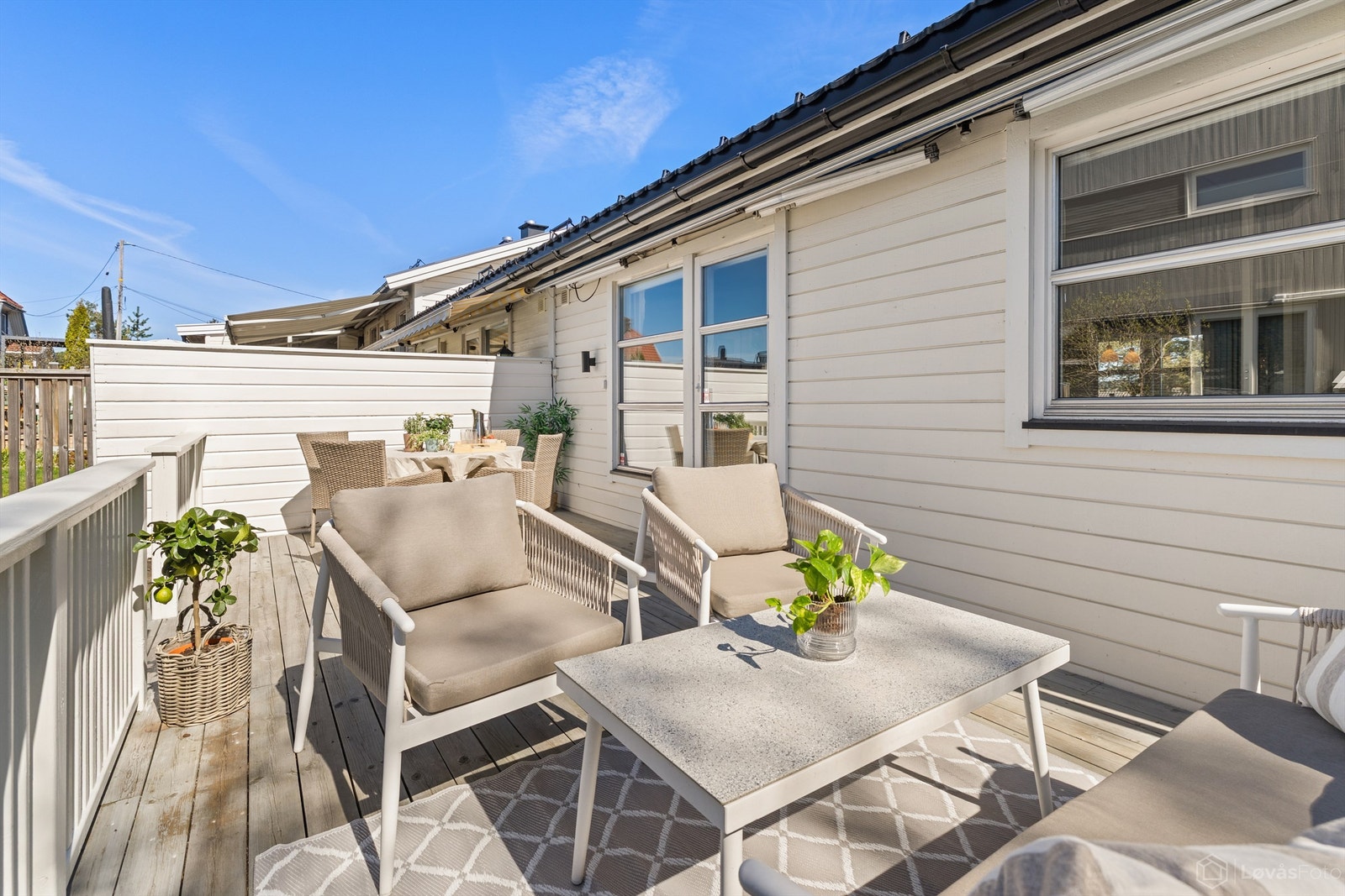 Her er det god plass til flere sittegrupper for sosiale sammenkomster. Galleribilde